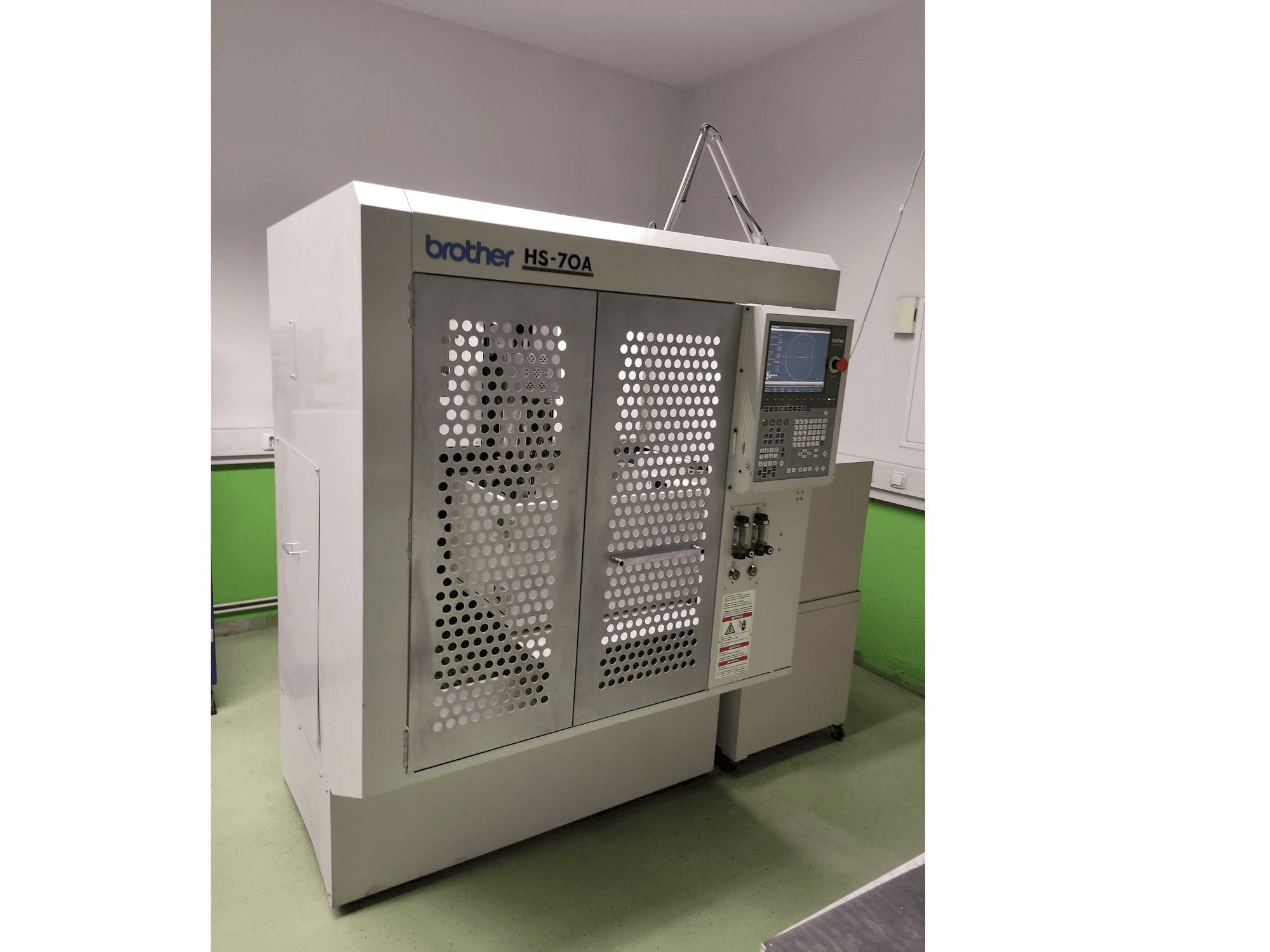 Masina Brother HS-70A eestvaade