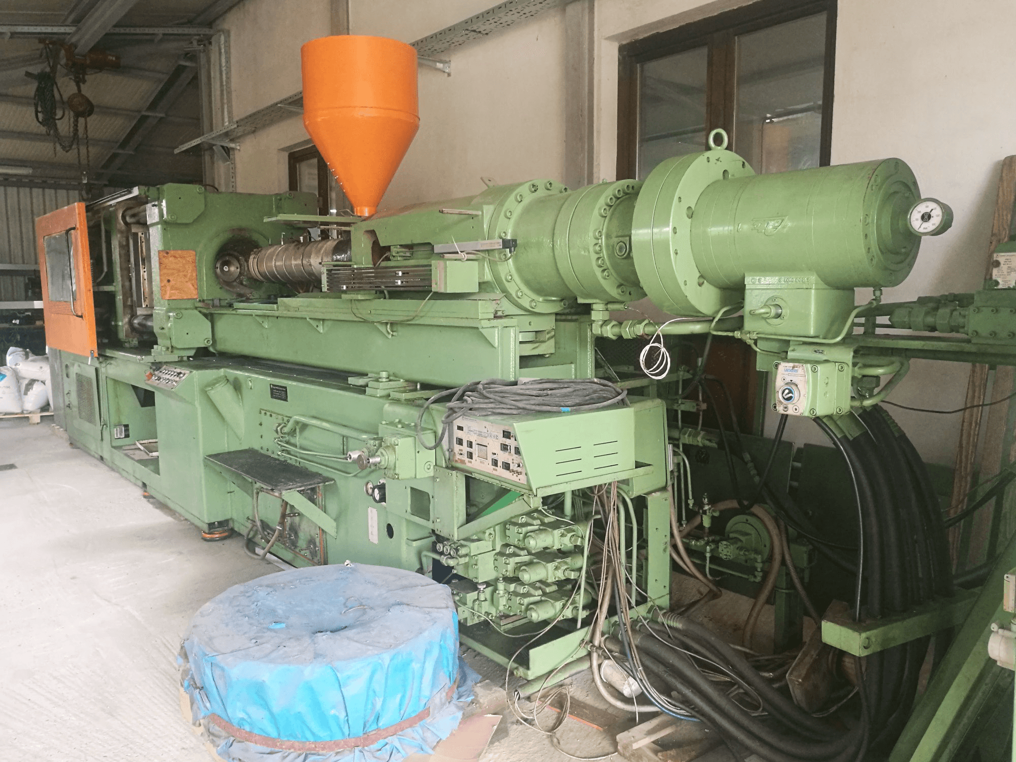 Masinavaade Krauss Maffei 350S-2120 paremalt