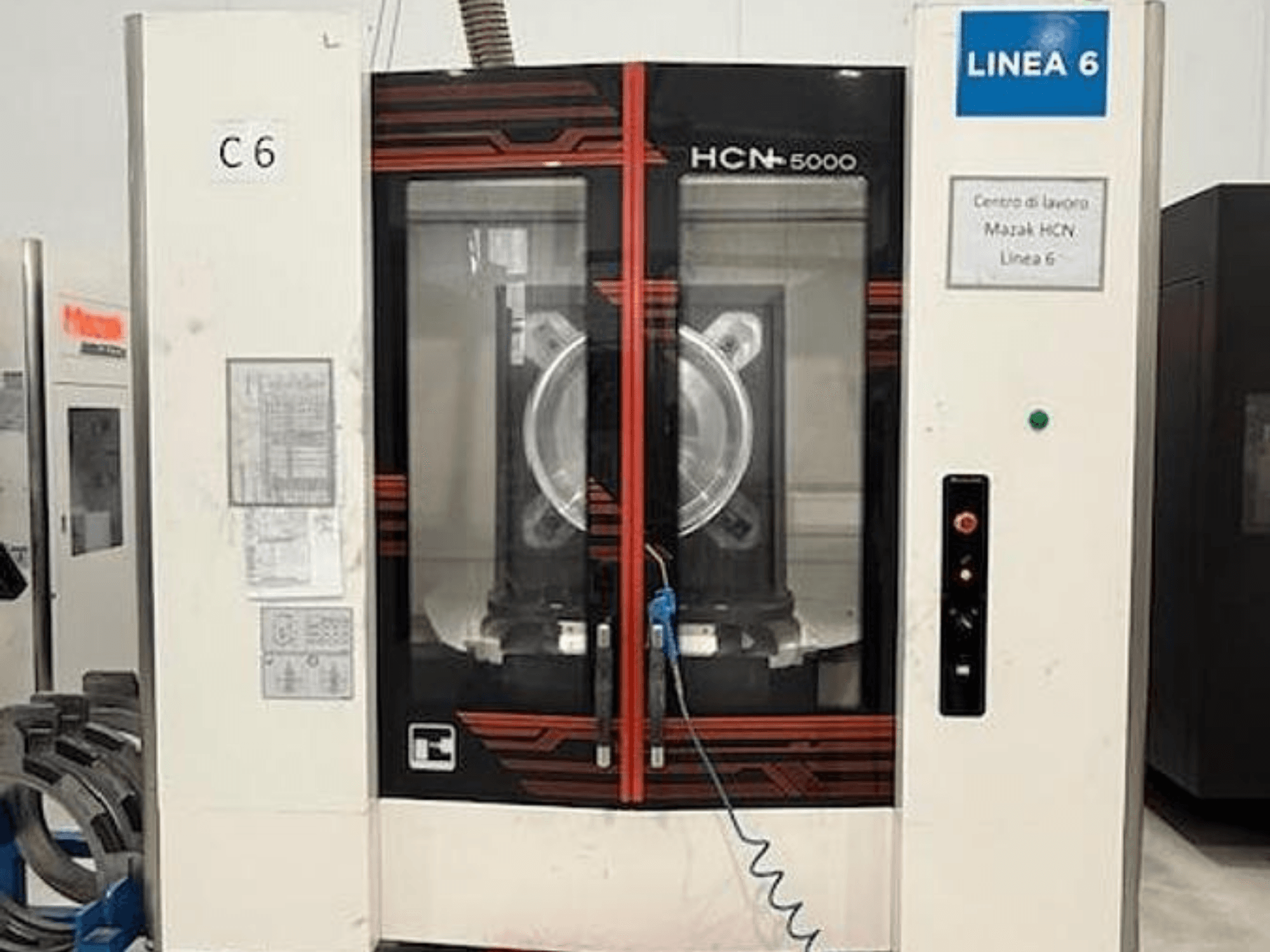 Mazak HCN-5000 horisontaalne töötlemiskeskus, esivaade, millel on näha juhtpaneel, suur spindli piirkond ja töötsooni üksikasjad.