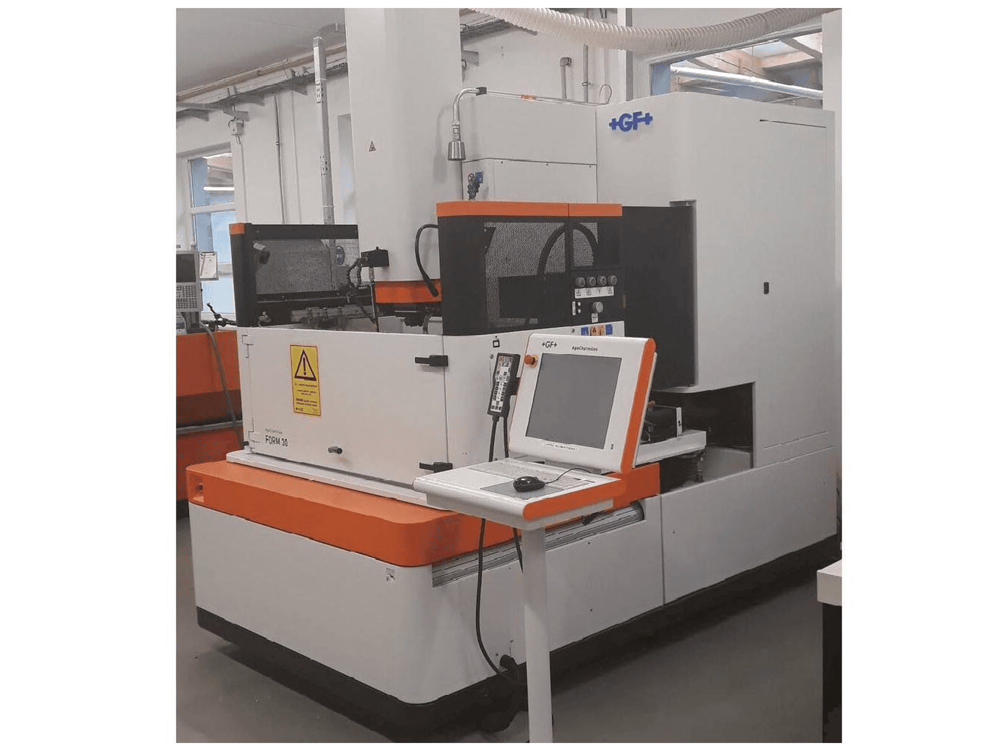 Masina AgieCharmilles Form 30 eestvaade