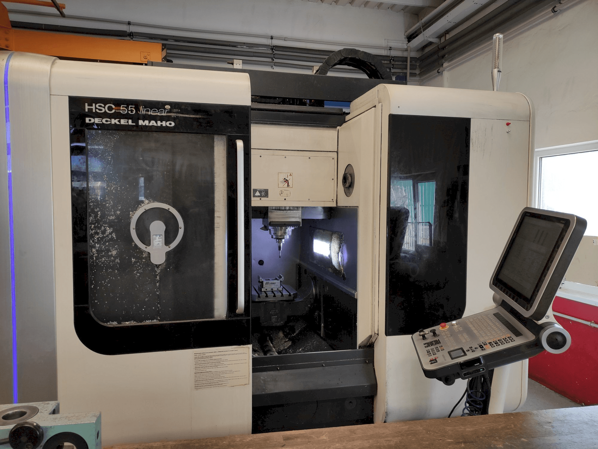 Masina DMG Deckel Maho HSC 55 linear eestvaade