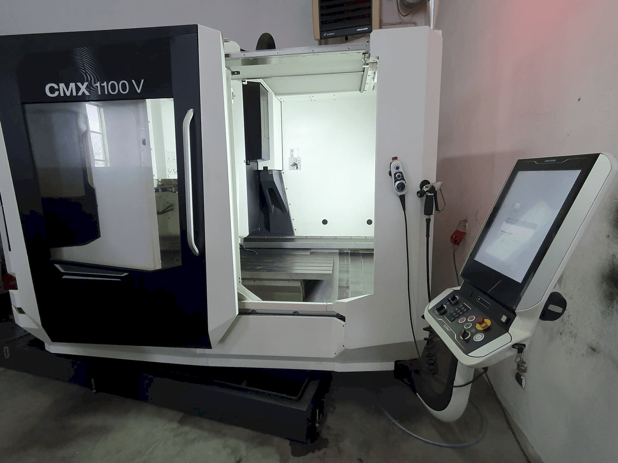 Masina DMG MORI CMX 1100 V eestvaade
