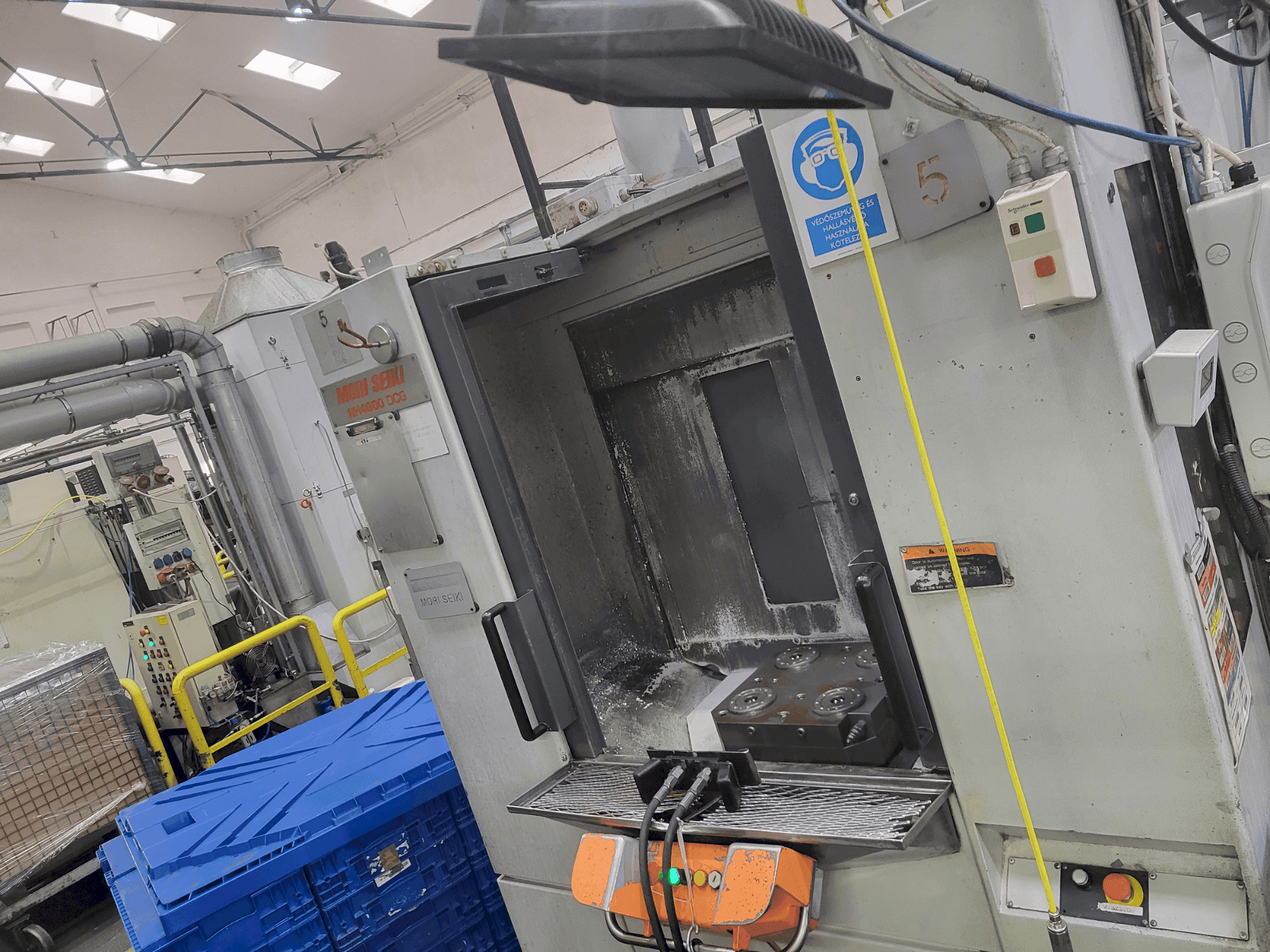 Masina MORI SEIKI NH 4000 eestvaade