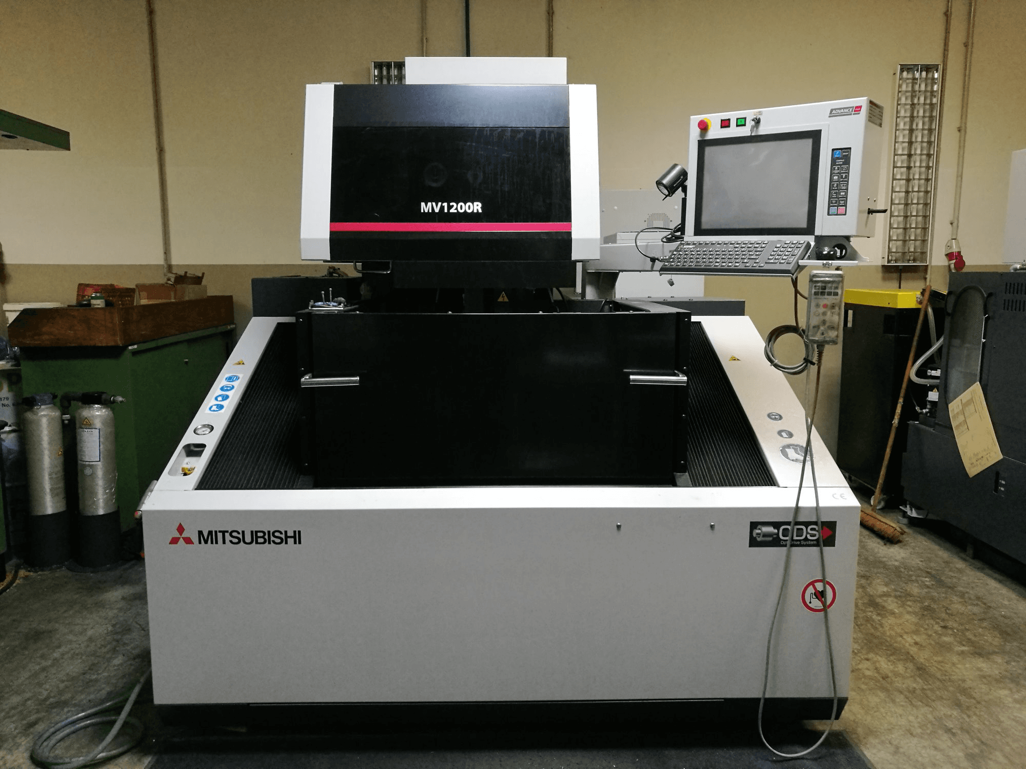 Masina Mitsubishi Electric MV1200R eestvaade