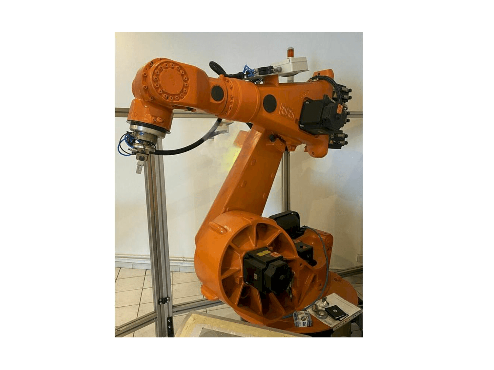 Masina KUKA KR150L150SP/2 eestvaade