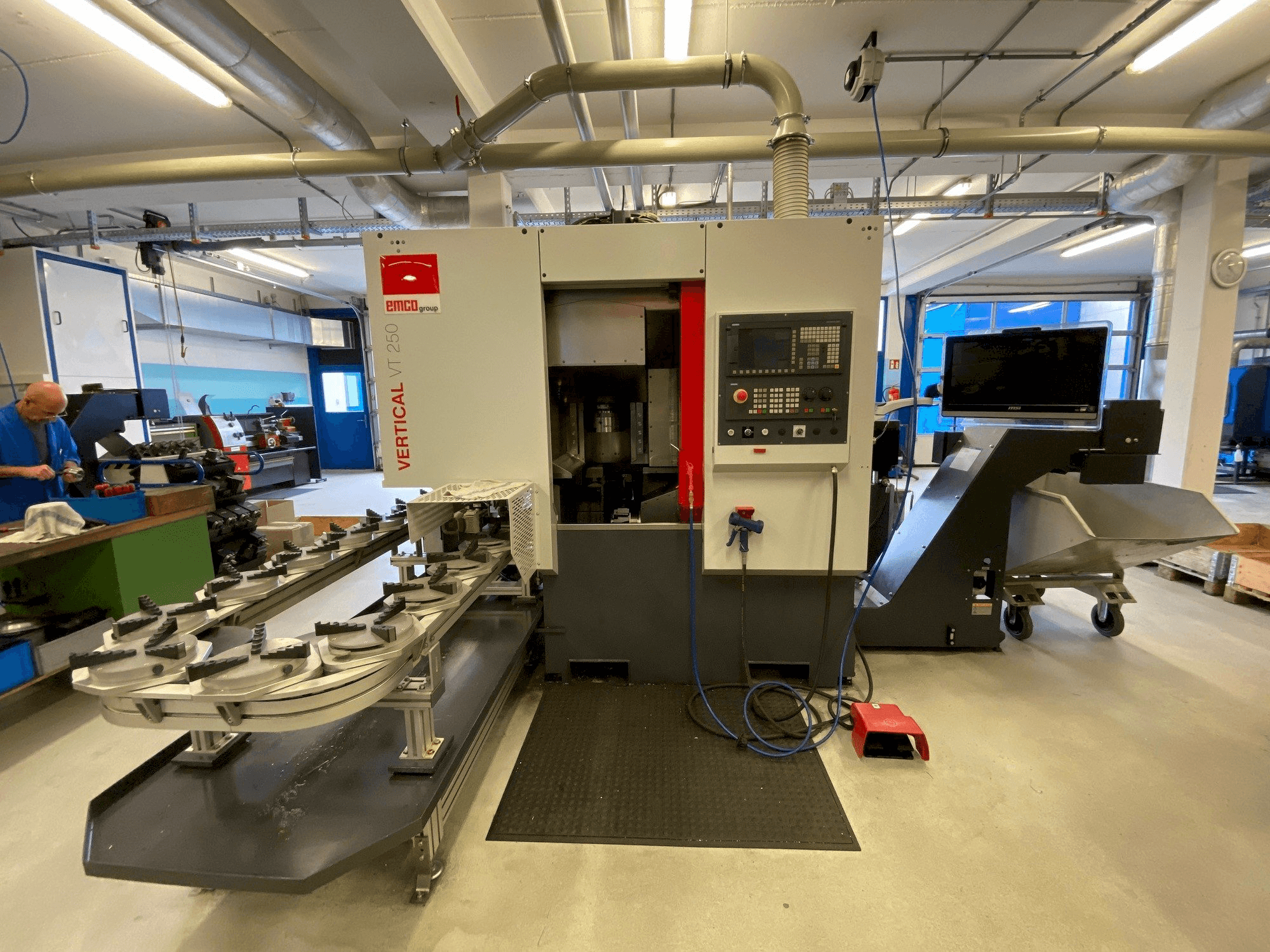 Masina EMCO VT250 eestvaade