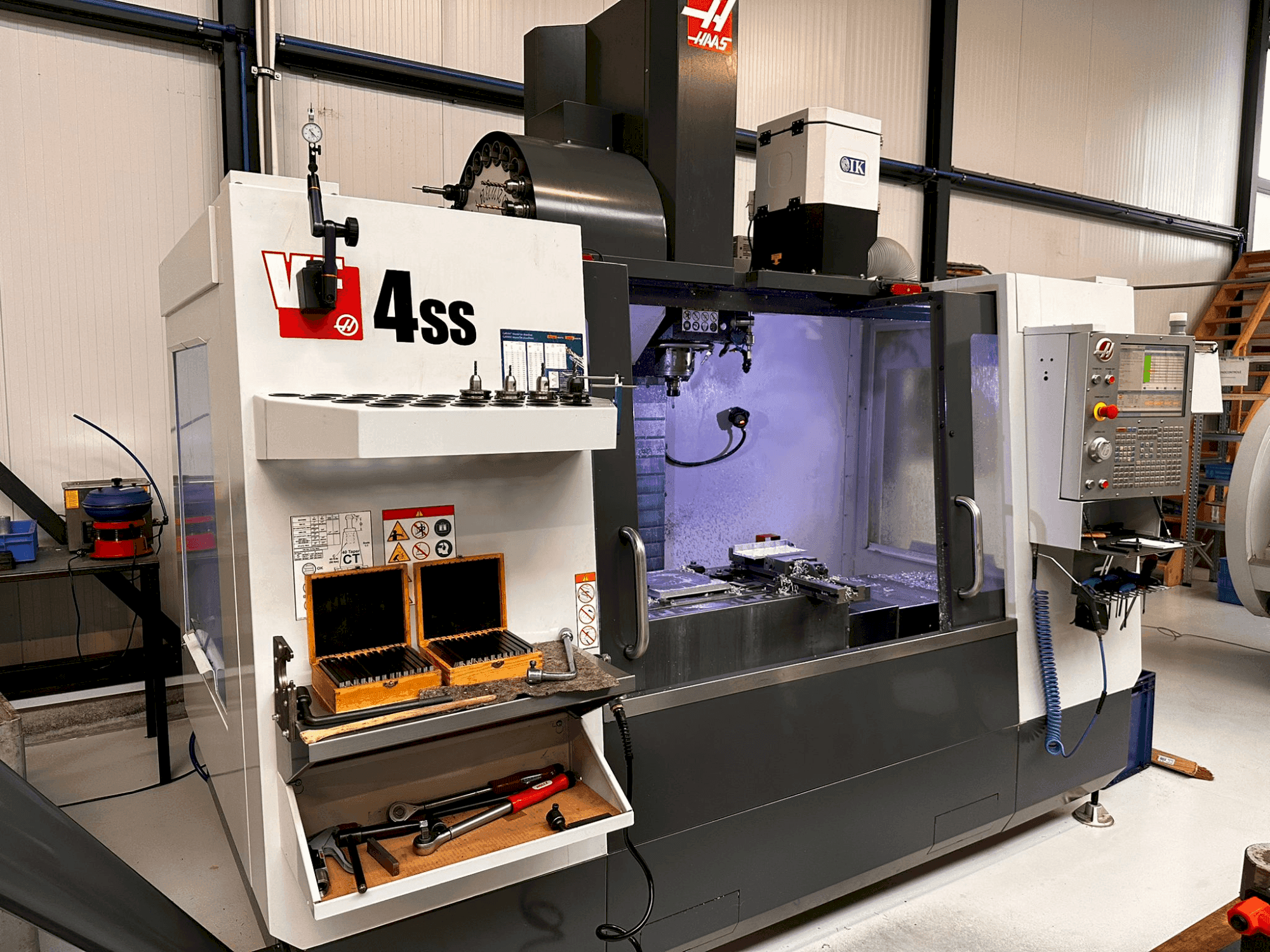 Masina HAAS VF-4SS eestvaade