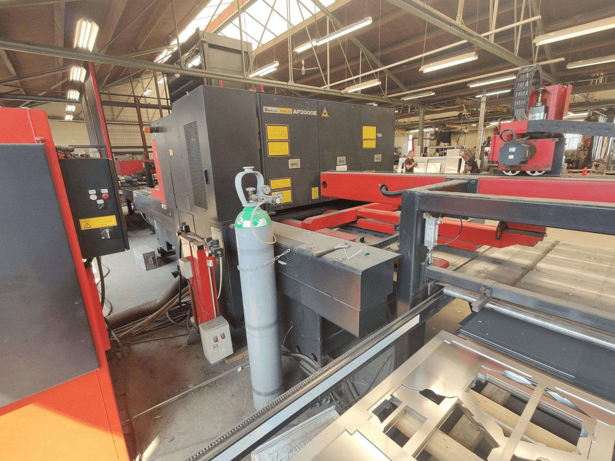 Masina AMADA LC 2415 A3 eestvaade