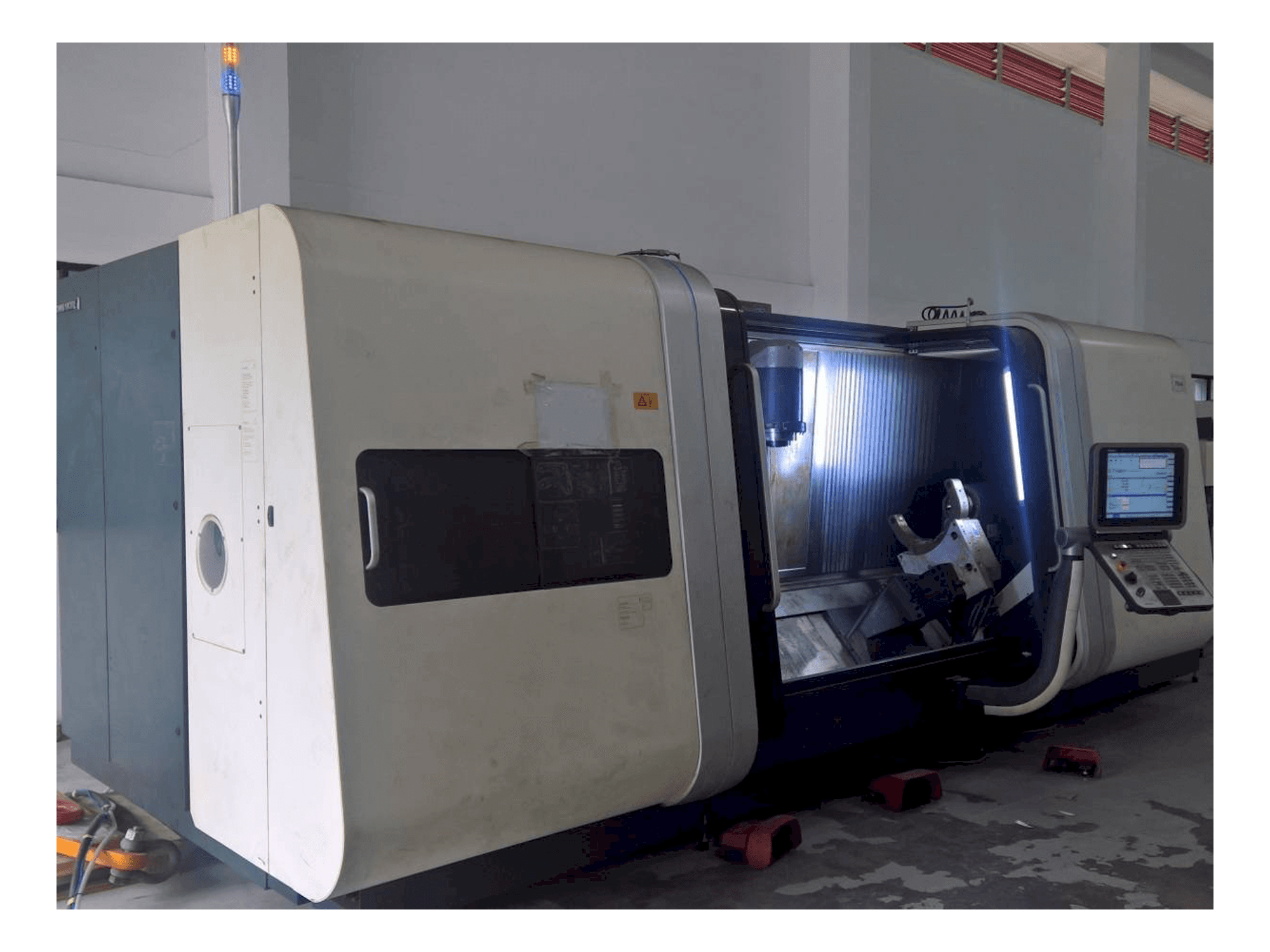 Masina DMG MORI CTX Beta 2000 TC eestvaade
