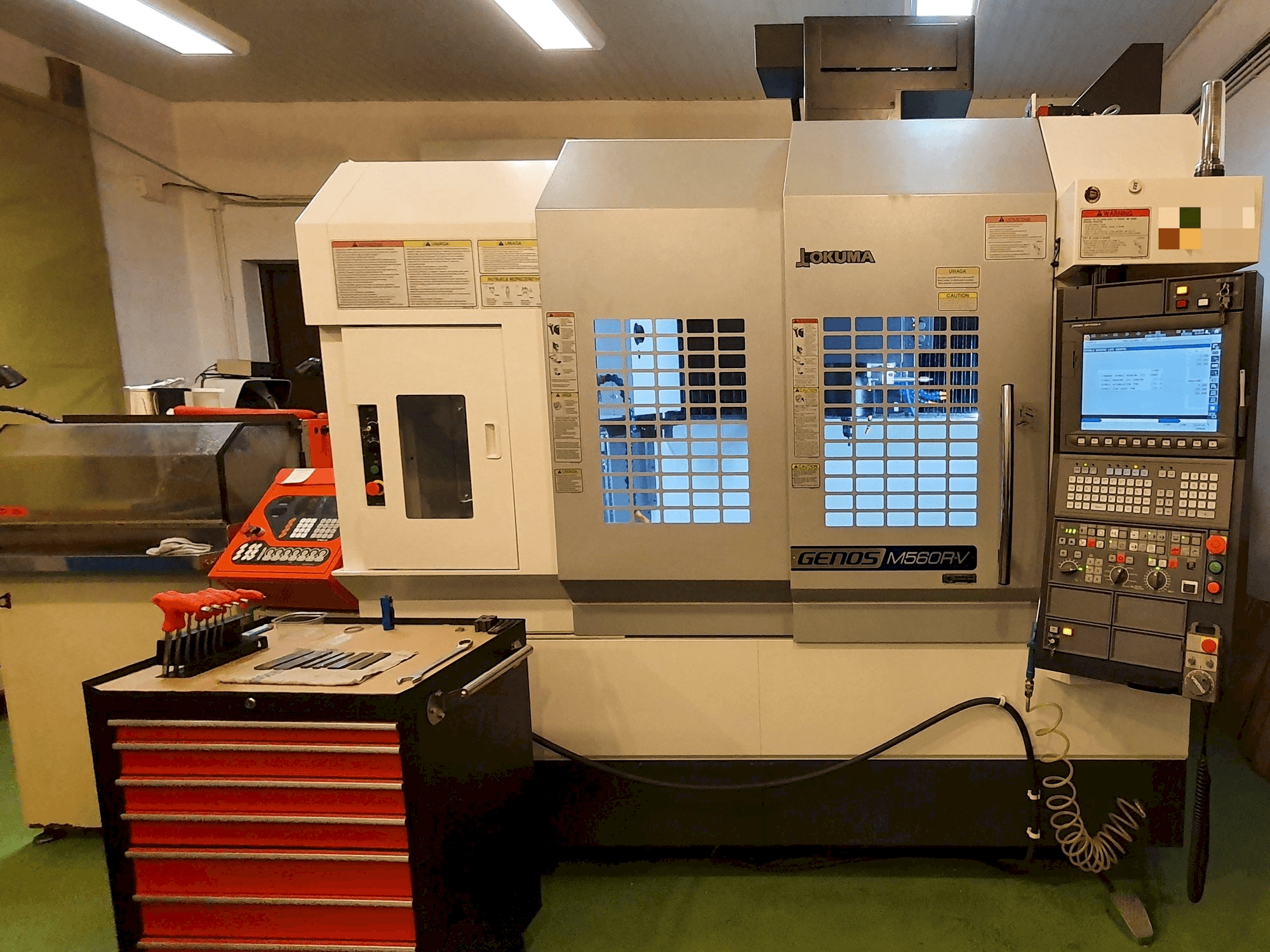 Masina Okuma GENOS M560R-V eestvaade