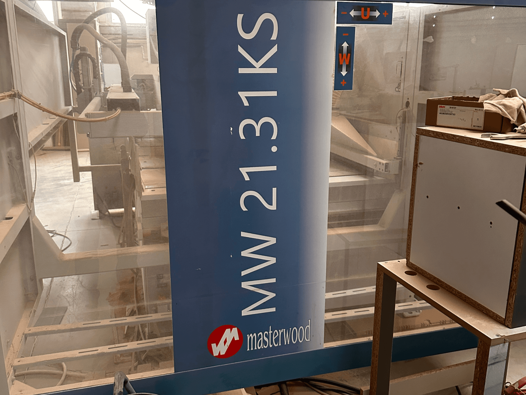 MASTERWOOD Ks 21.31 puidupuurmasin, esivaade, näidates mudeli üksikasju ja ümbritsevat tööruumi.