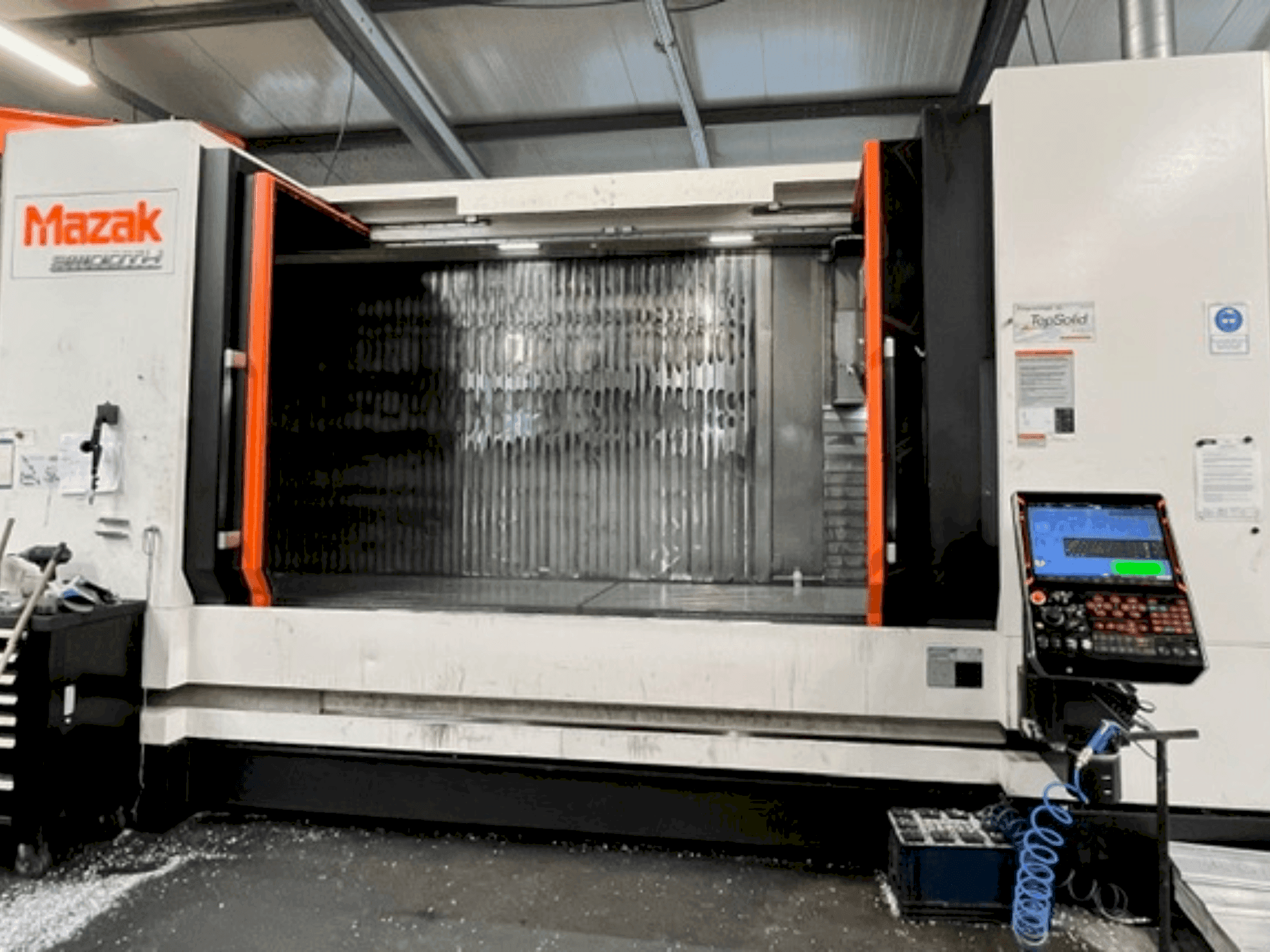 Masina Mazak VTC 800 eestvaade