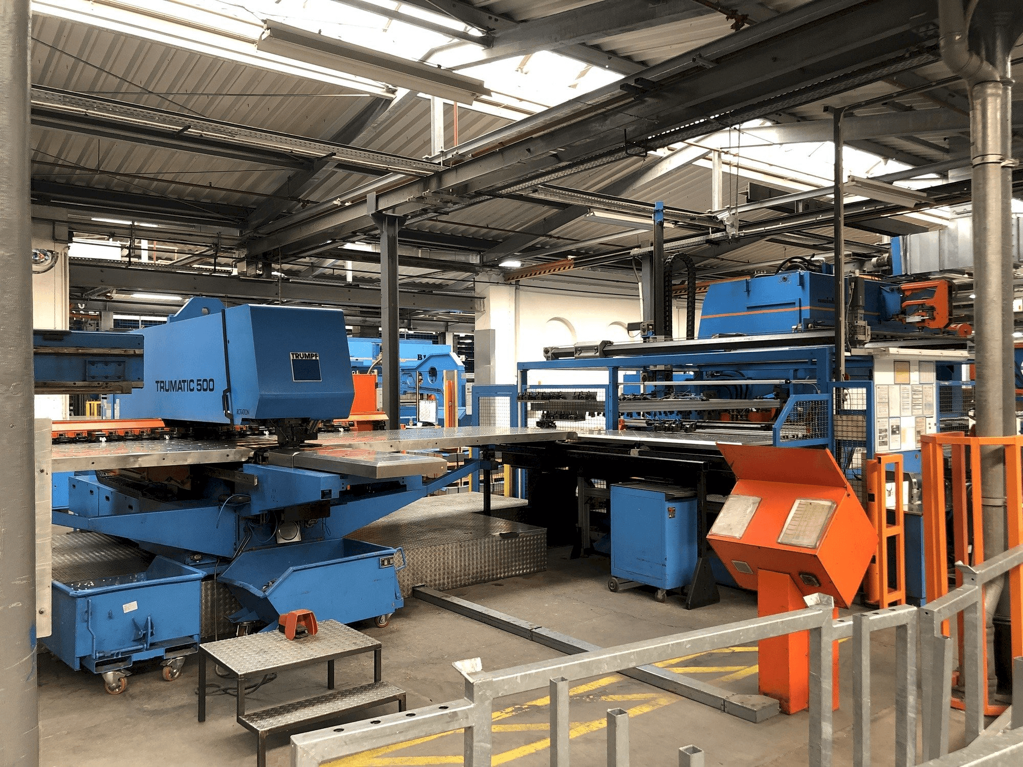 Masina Trumpf TC 500 eestvaade