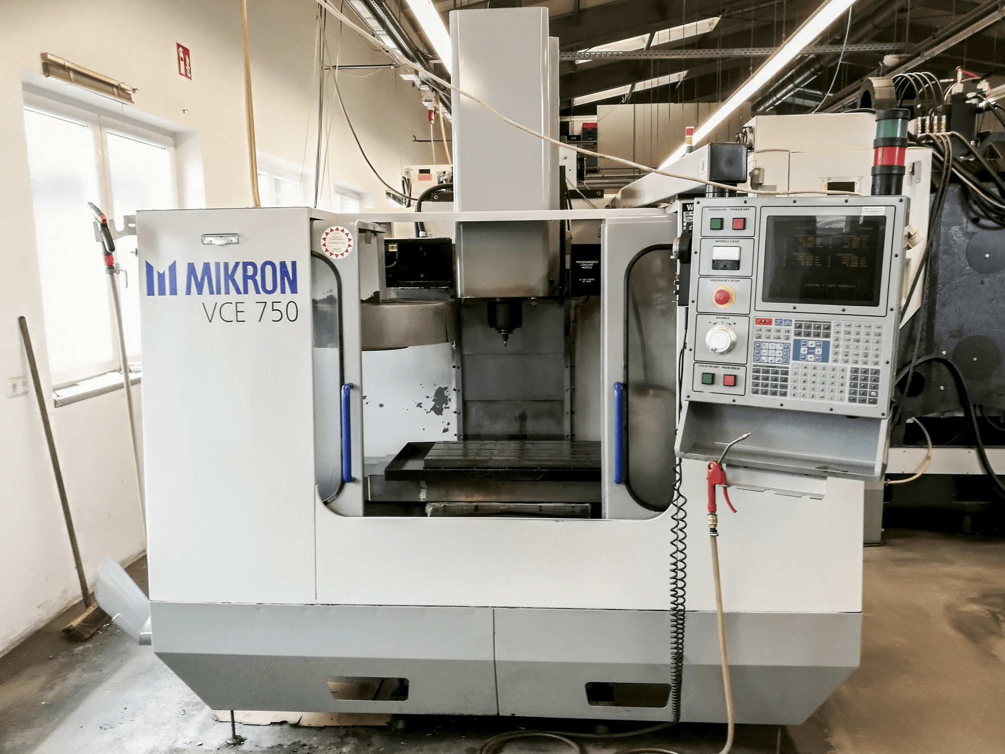 Masina HAAS VCE 750 eestvaade