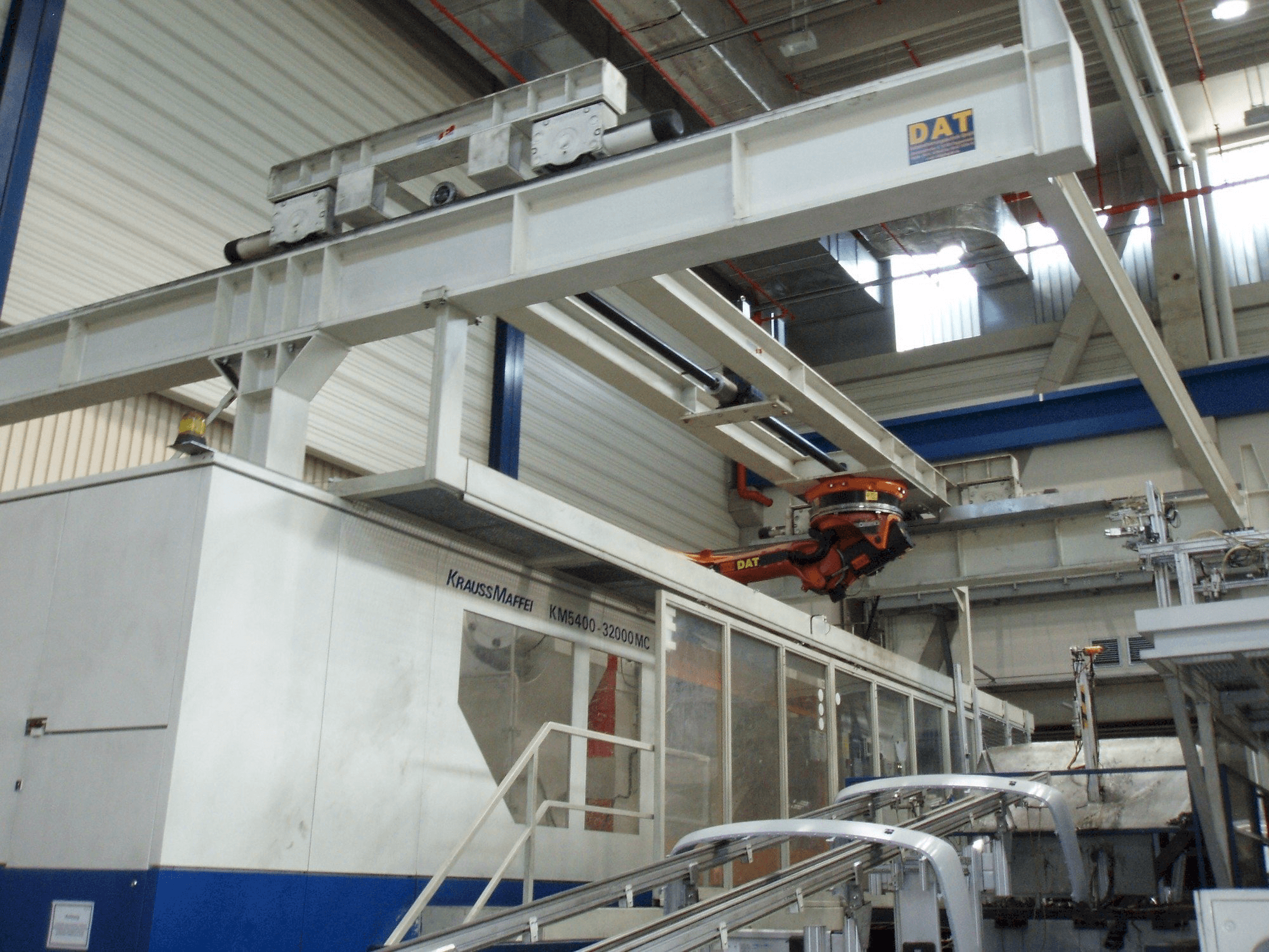 Masina Krauss Maffei 5400-32000 MC eestvaade