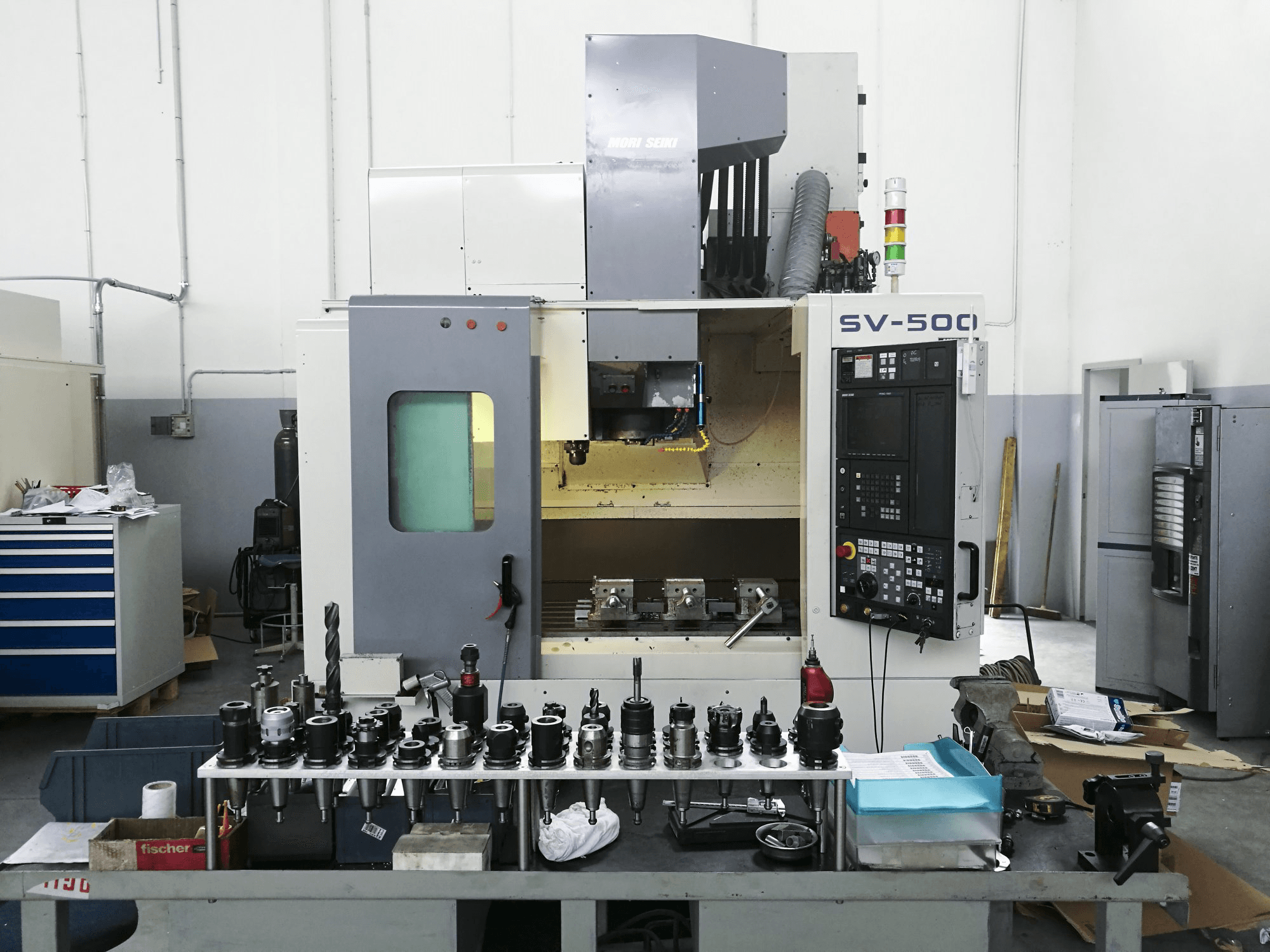 Masina MORI SEIKI SV-500 eestvaade