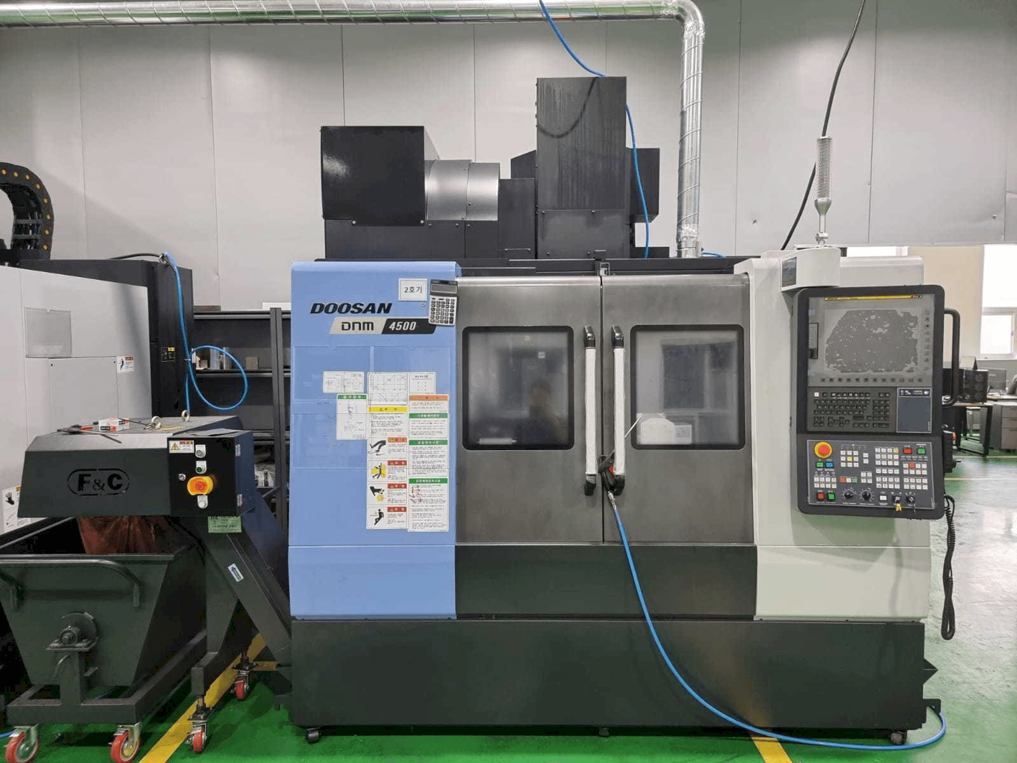 Masina Doosan DNM 4500 eestvaade