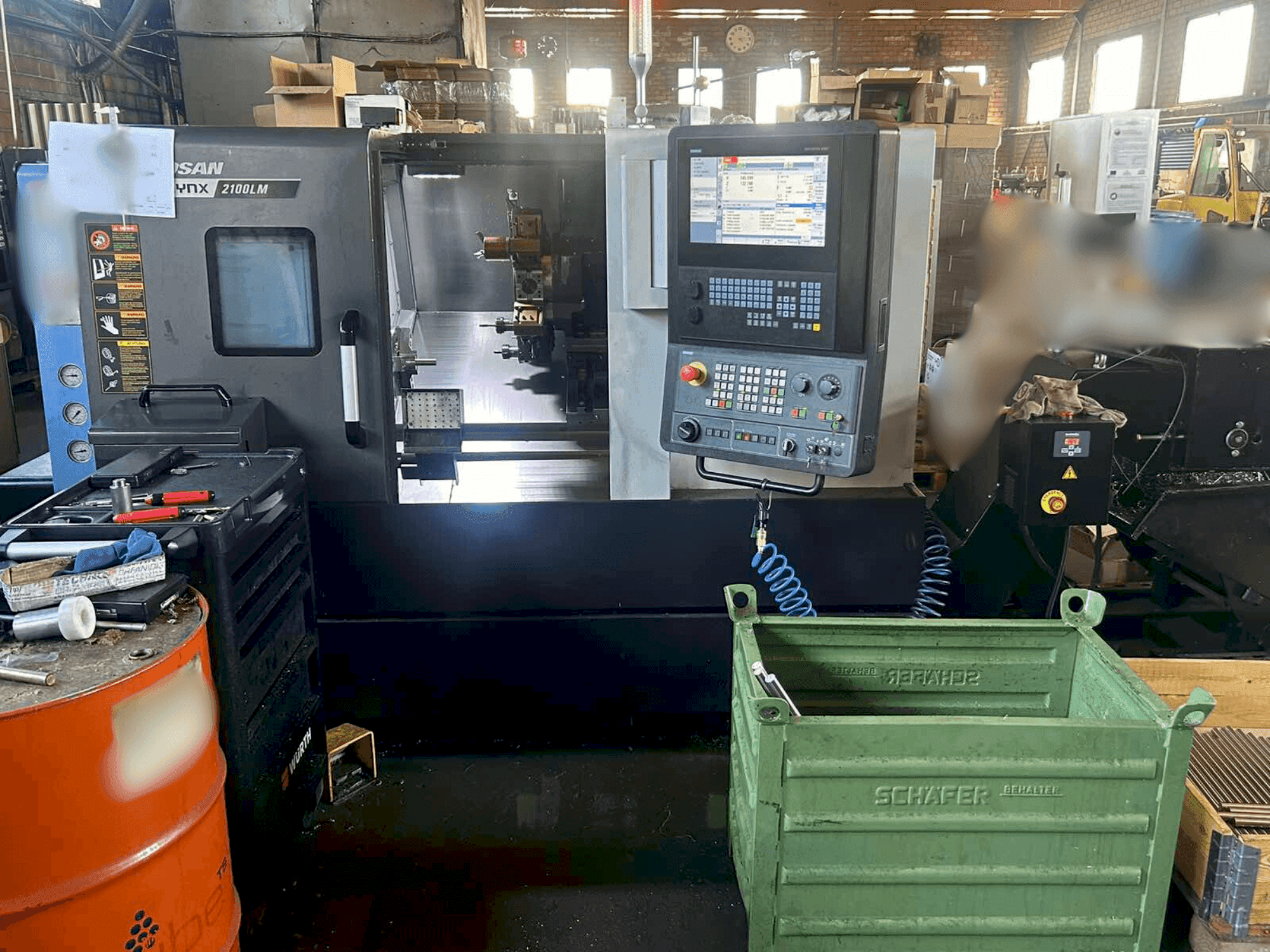 Masina DOOSAN LYNX 2100 LMB eestvaade