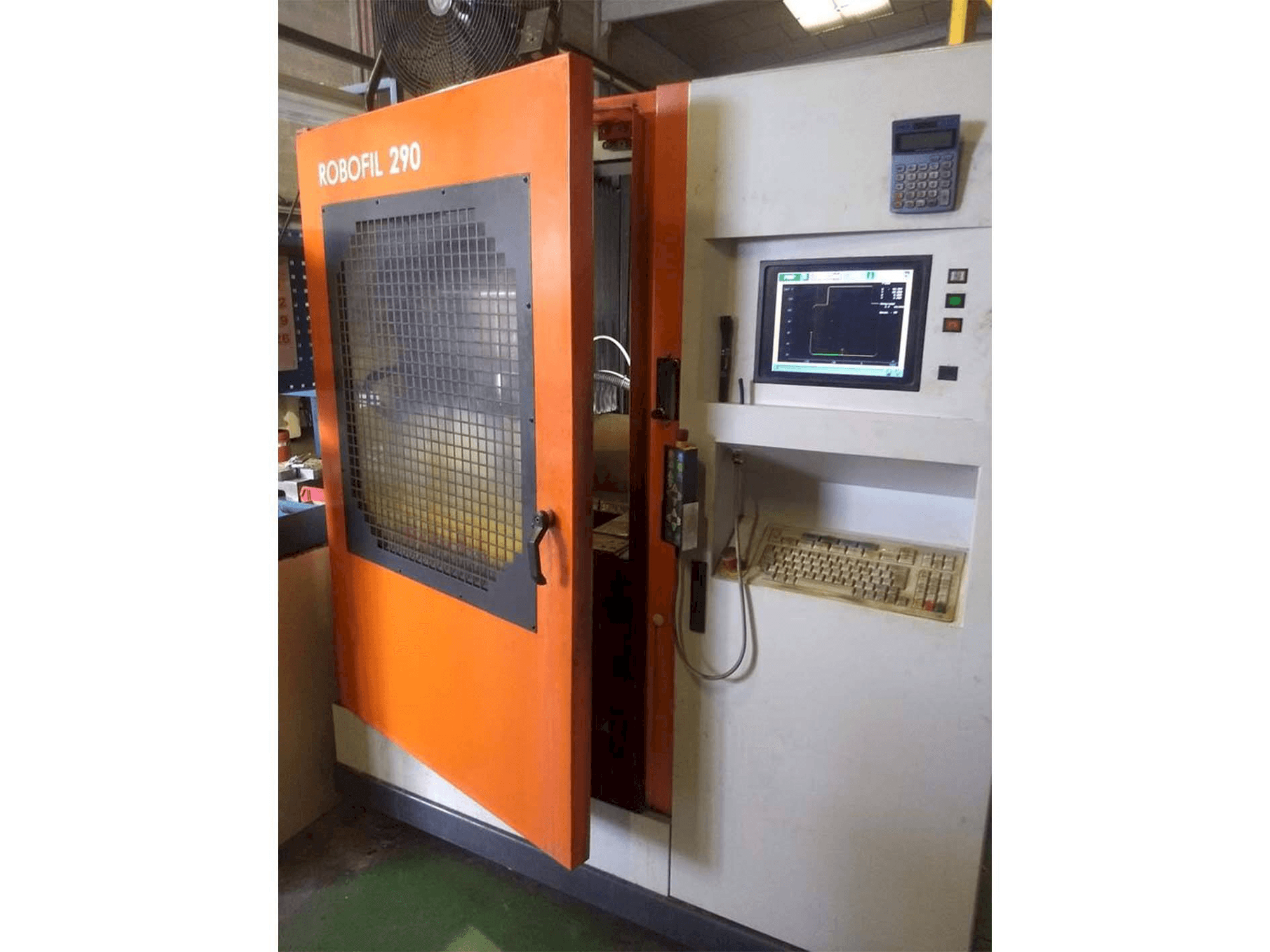 Masina CHARMILLES Robofil 290P eestvaade