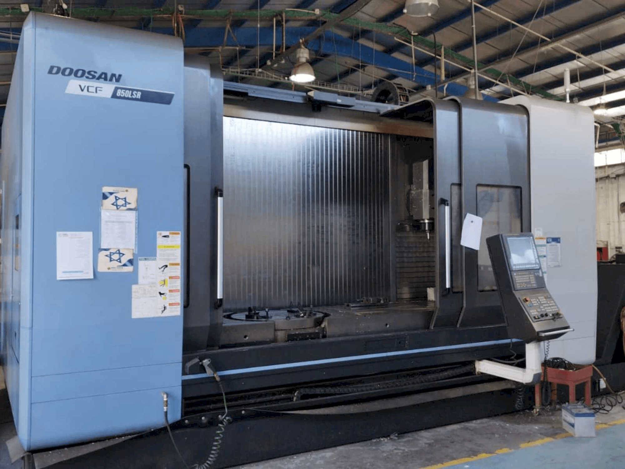 Masina Doosan VCF 850LSR eestvaade