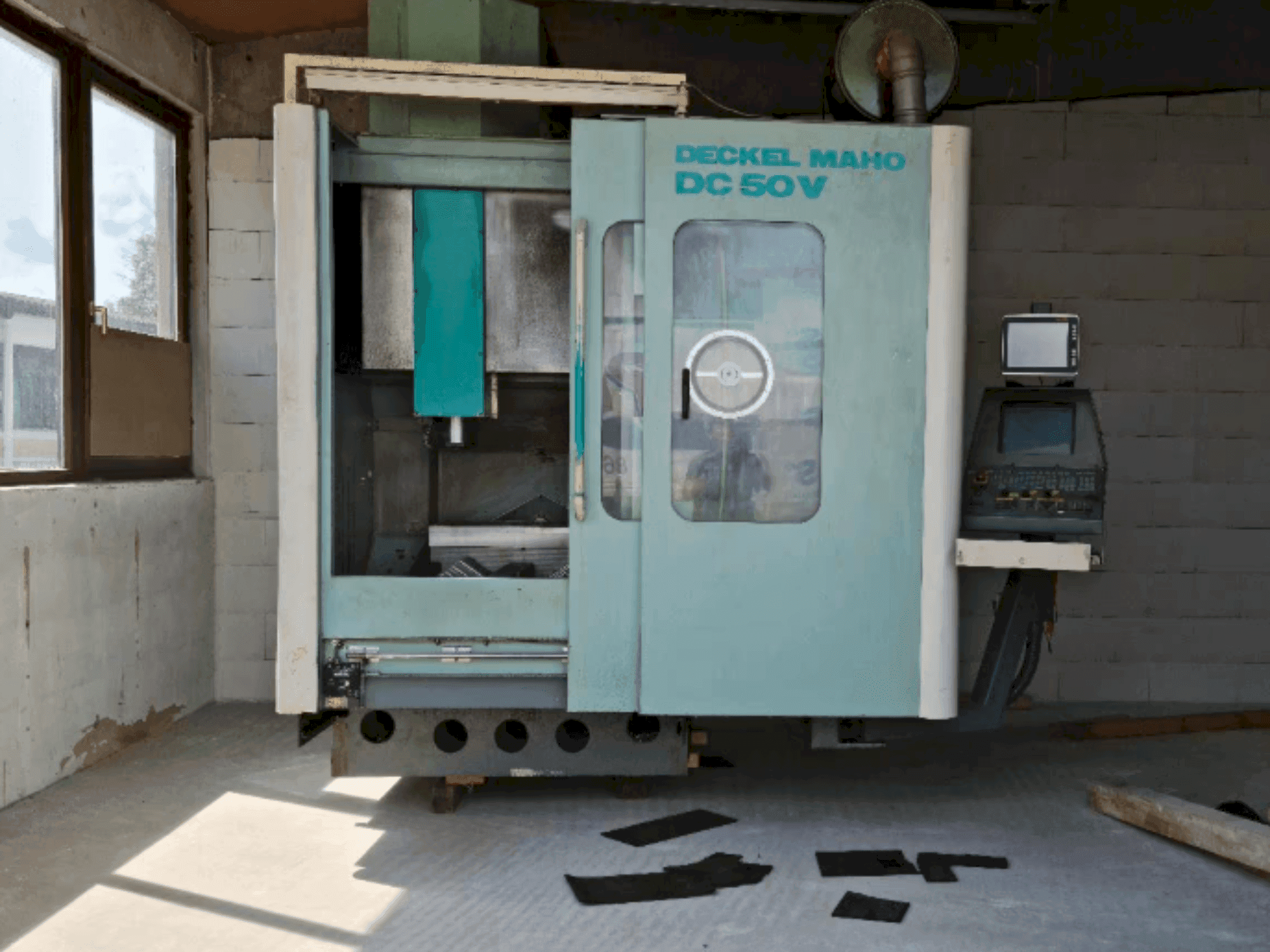 Masina DECKEL MAHO DC 50 V eestvaade