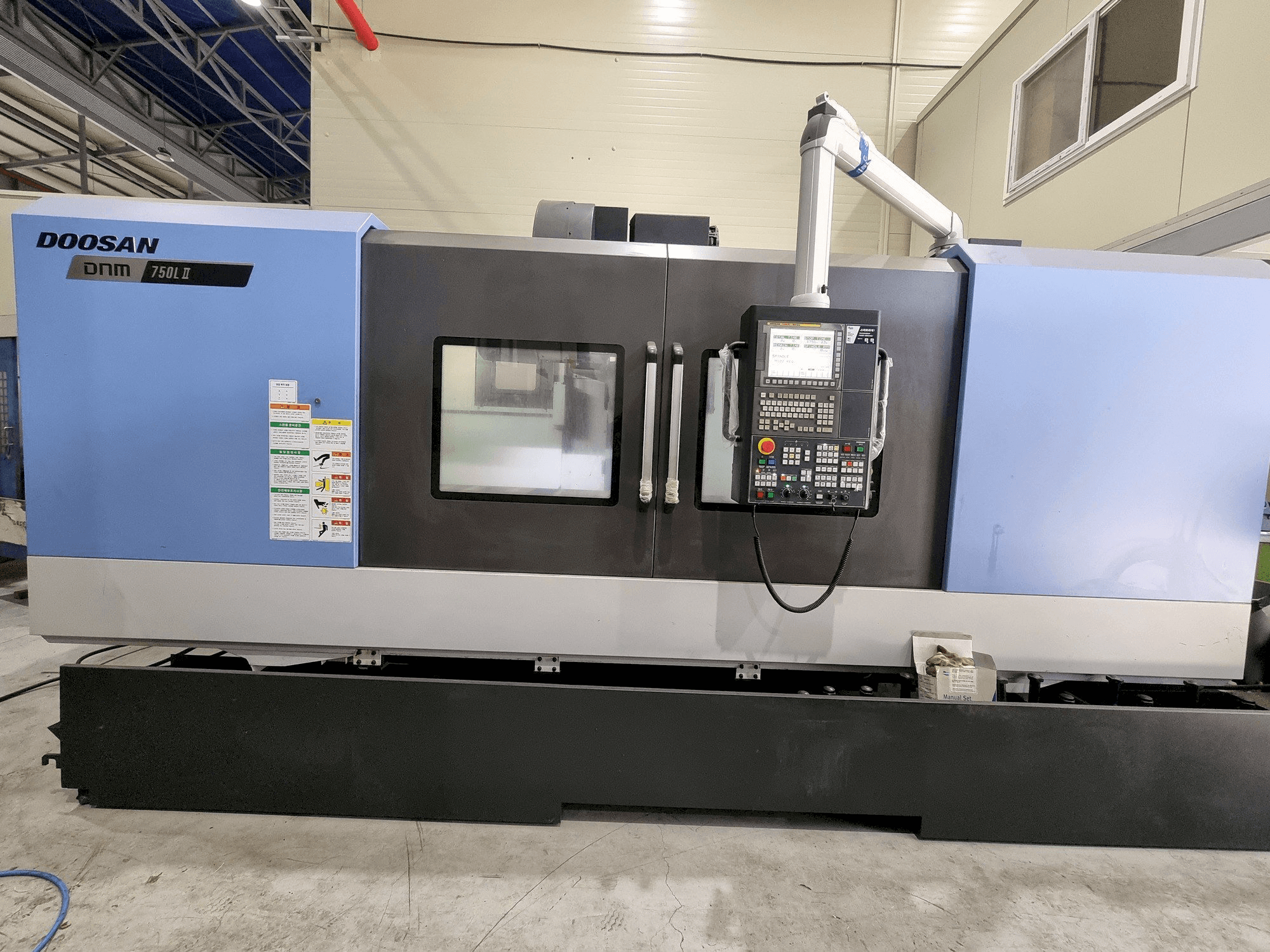 Masina Doosan DNM 750L II eestvaade