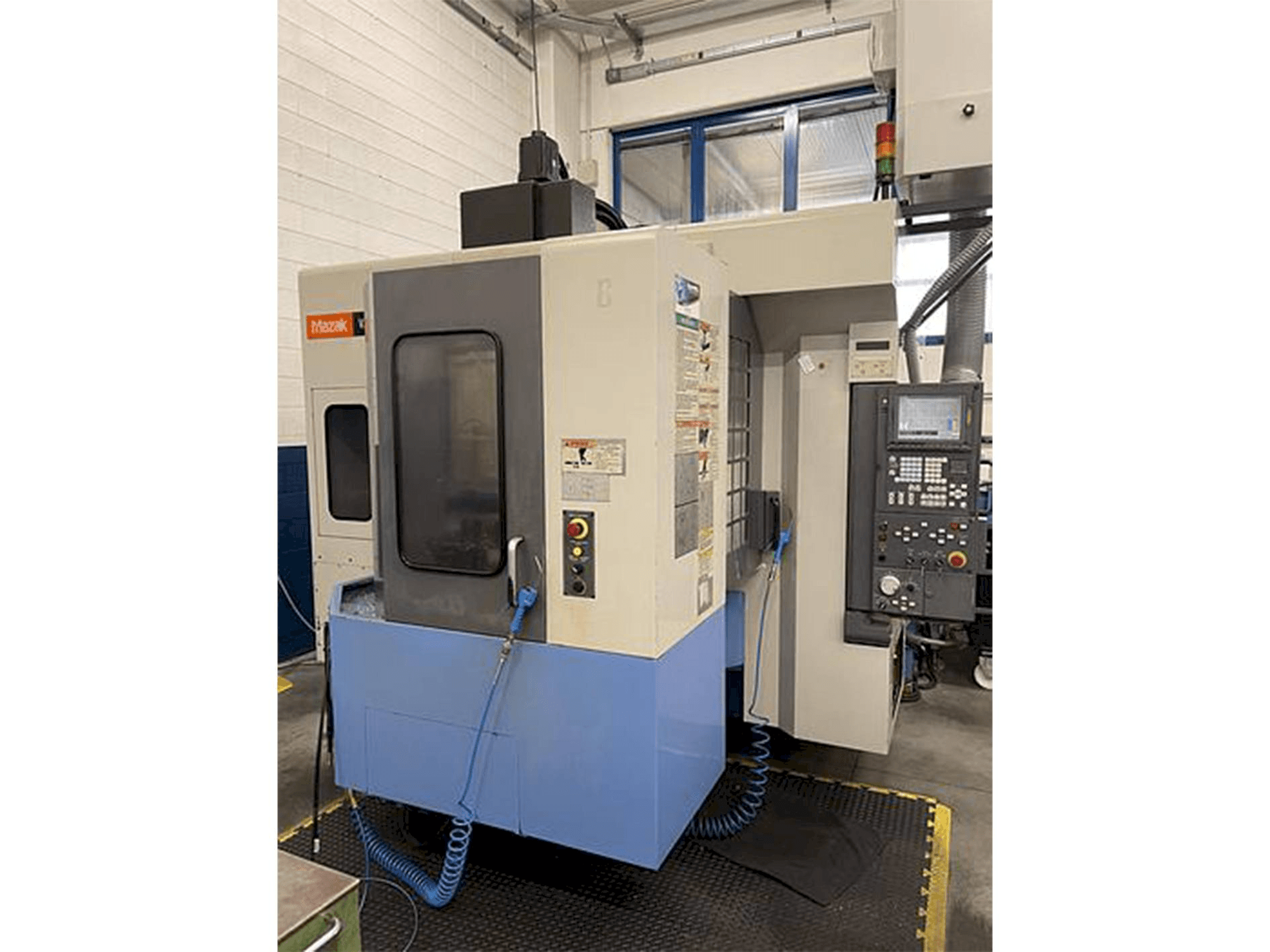 Masina Mazak Variaxis 500-5X eestvaade