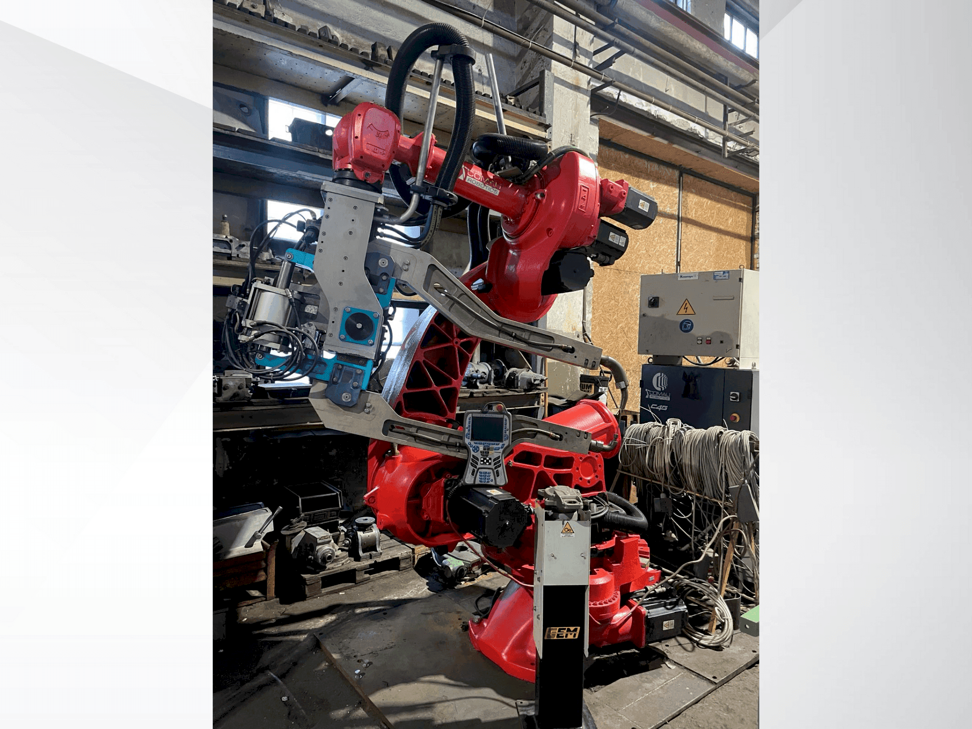 Masina COMAU C4G eestvaade