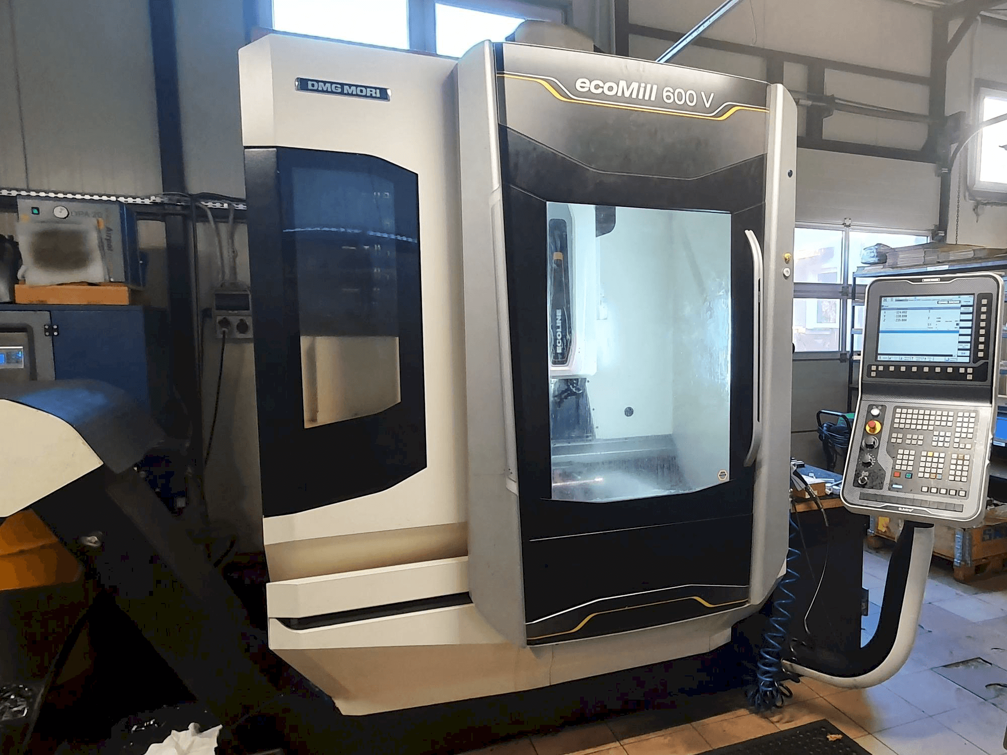 Masina DMG MORI Ecomill 600 V eestvaade