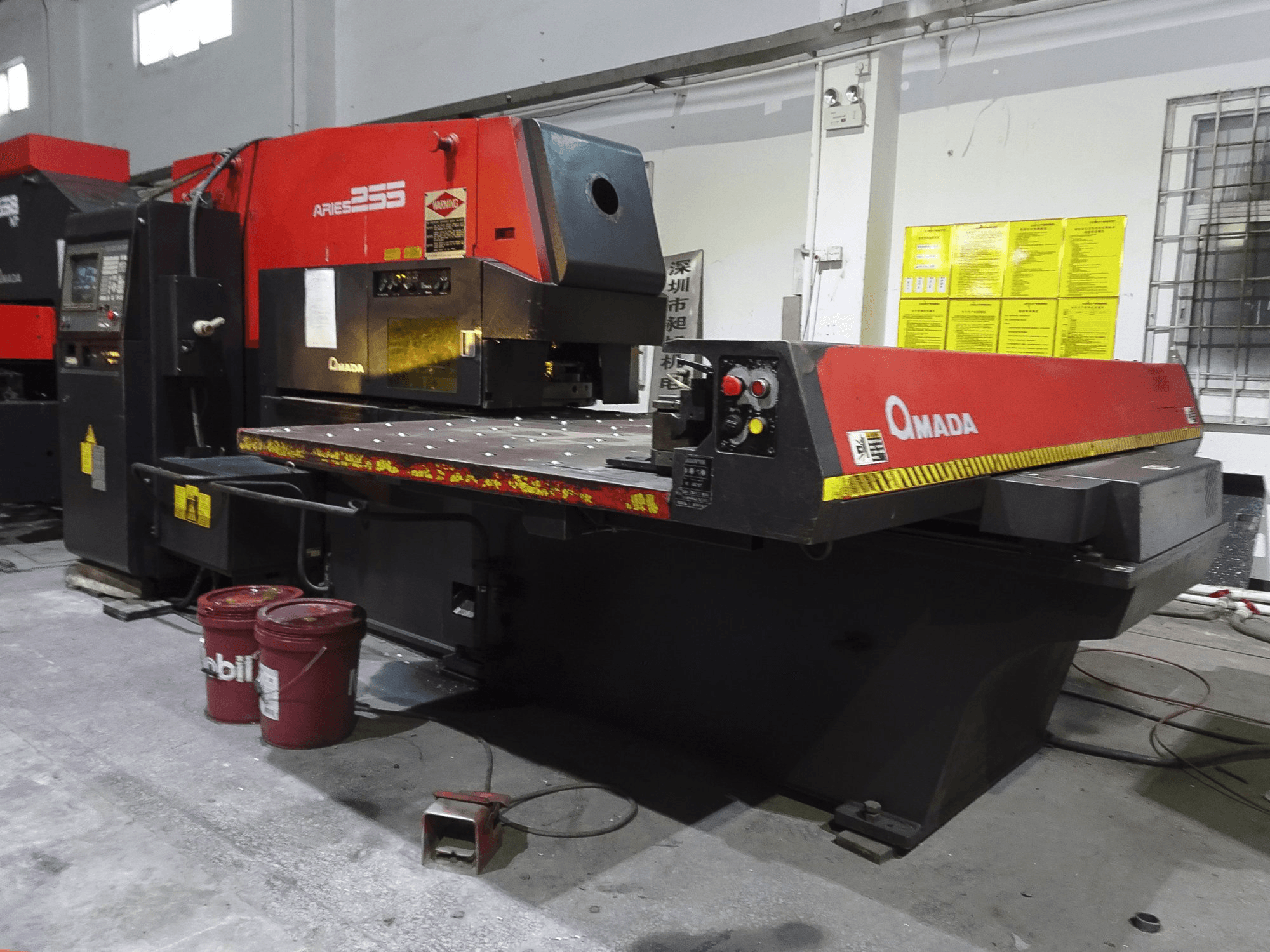 Masinavaade AMADA ARIES 255 paremalt