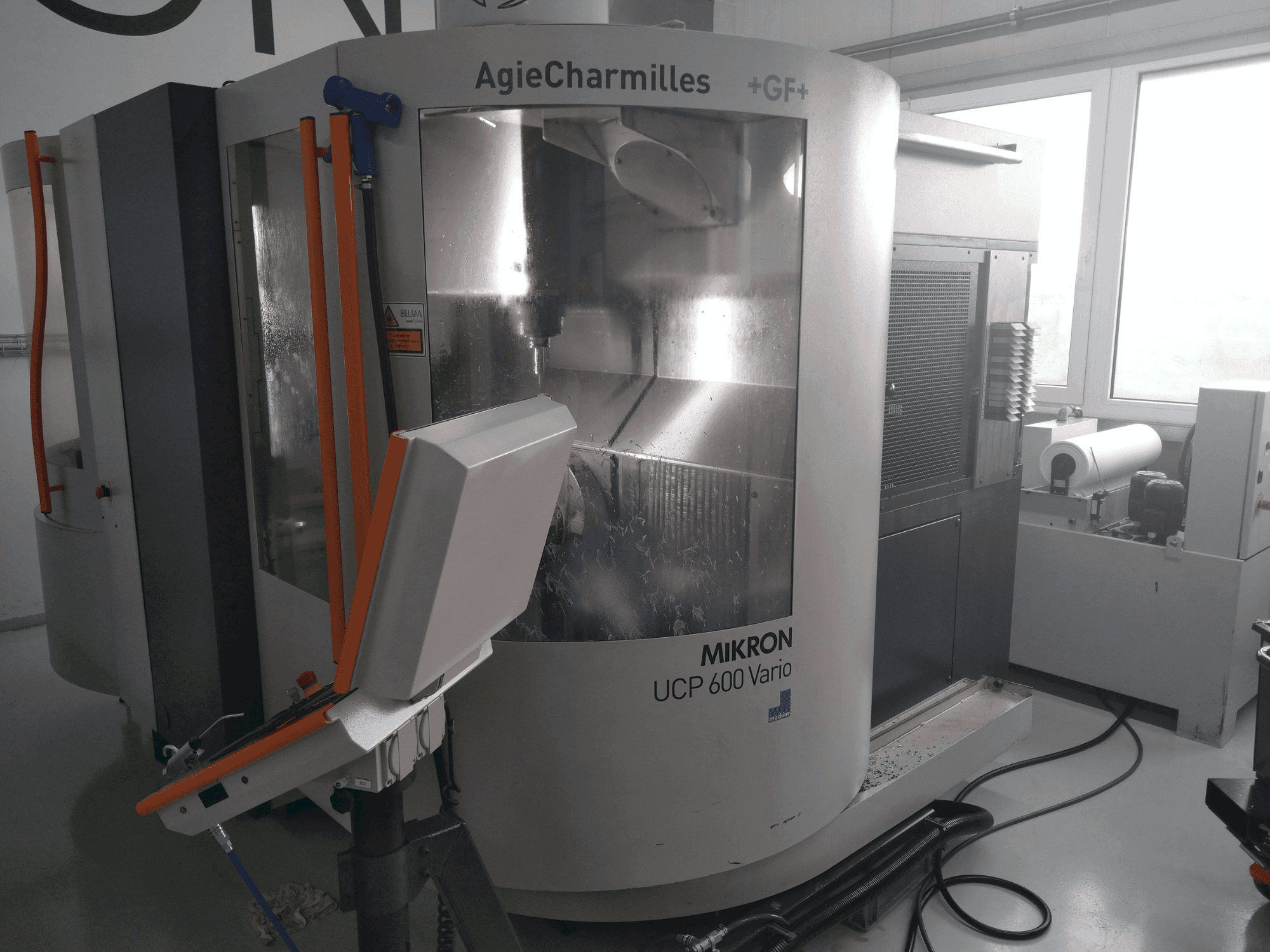 Masina MIKRON UCP 600 Vario eestvaade