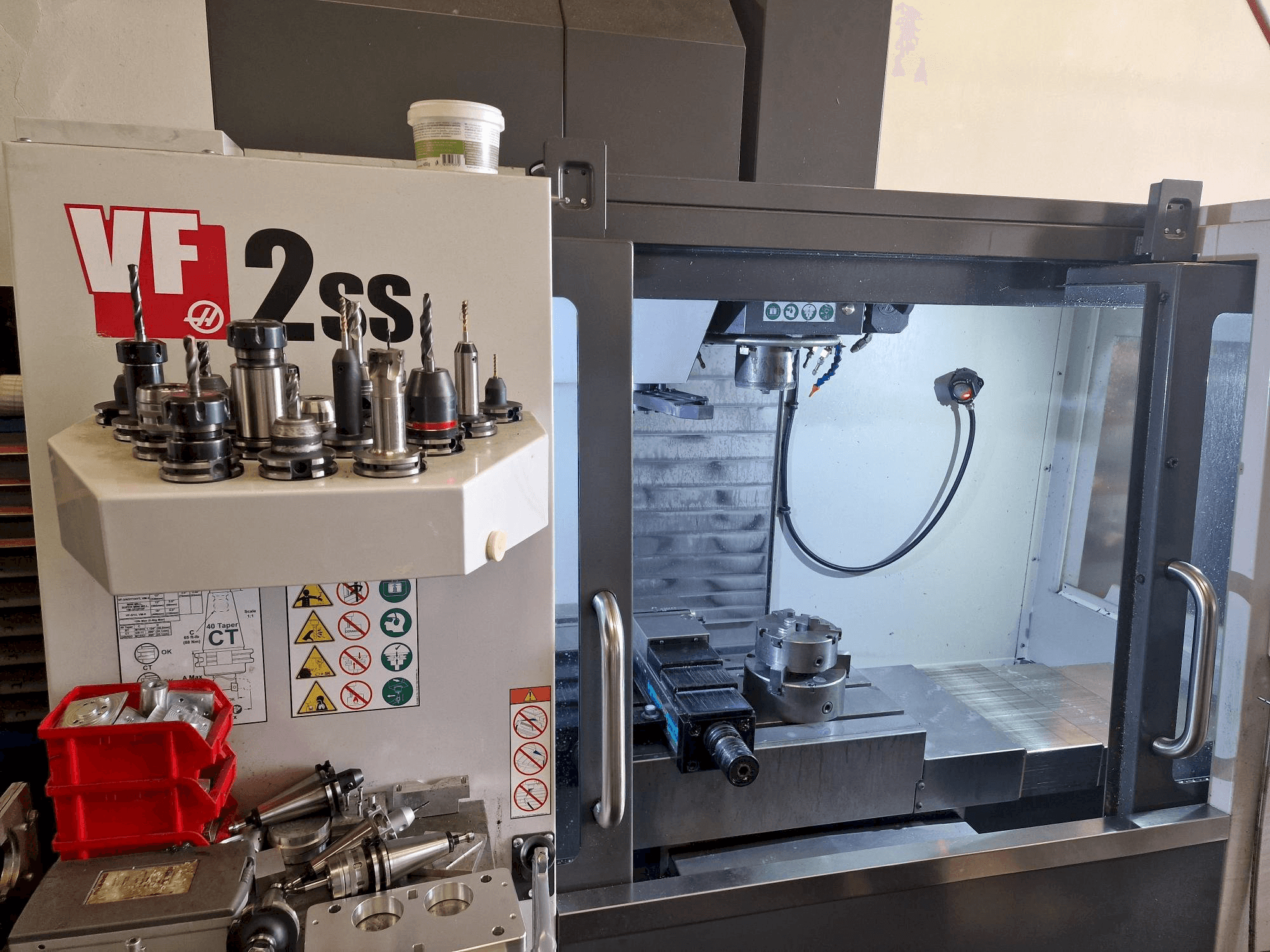 Masina HAAS VF-2SS eestvaade