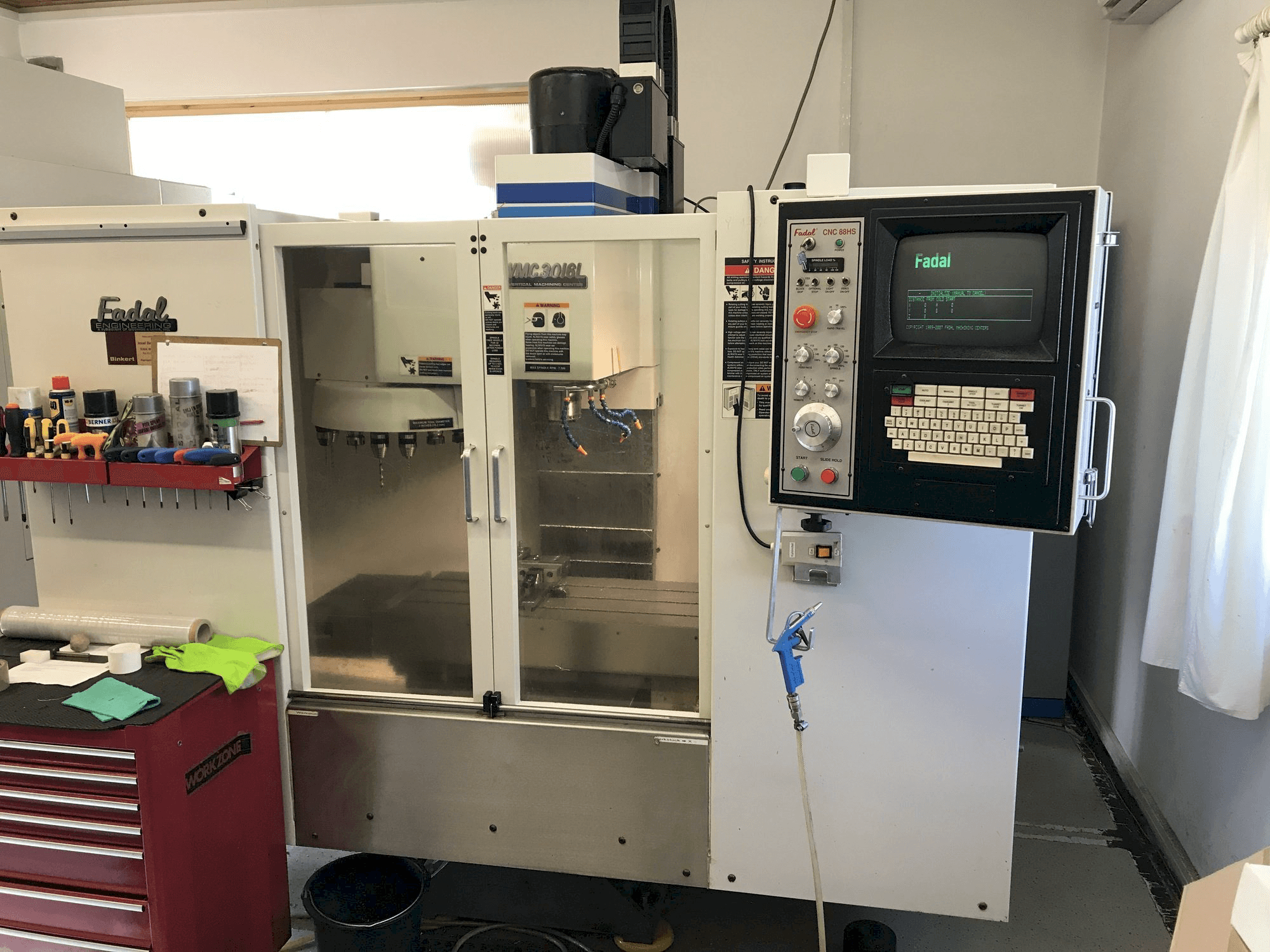 Masina FADAL VMC 3016 L eestvaade
