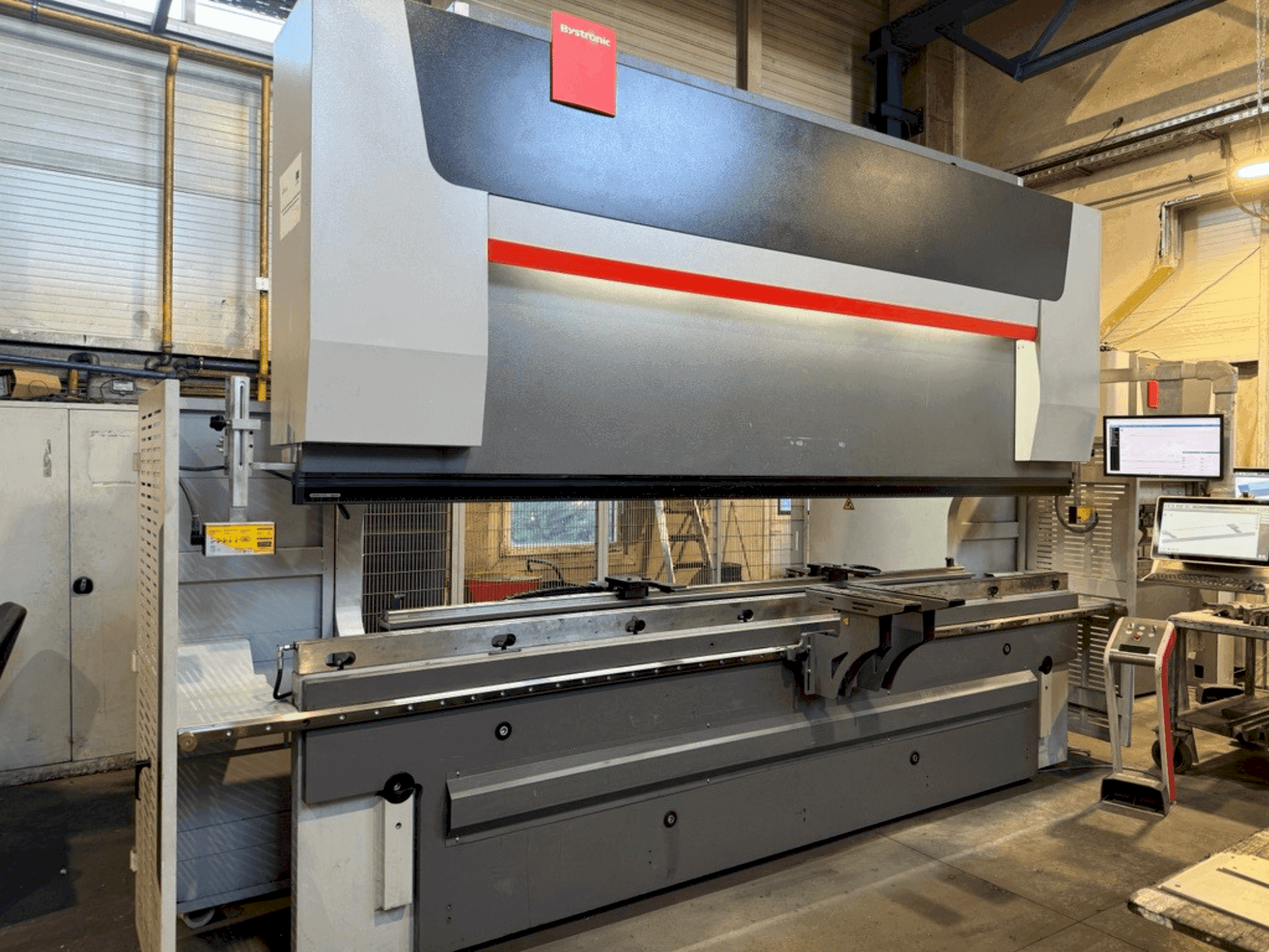 Masina Bystronic ByBend Smart 300/4100 eestvaade