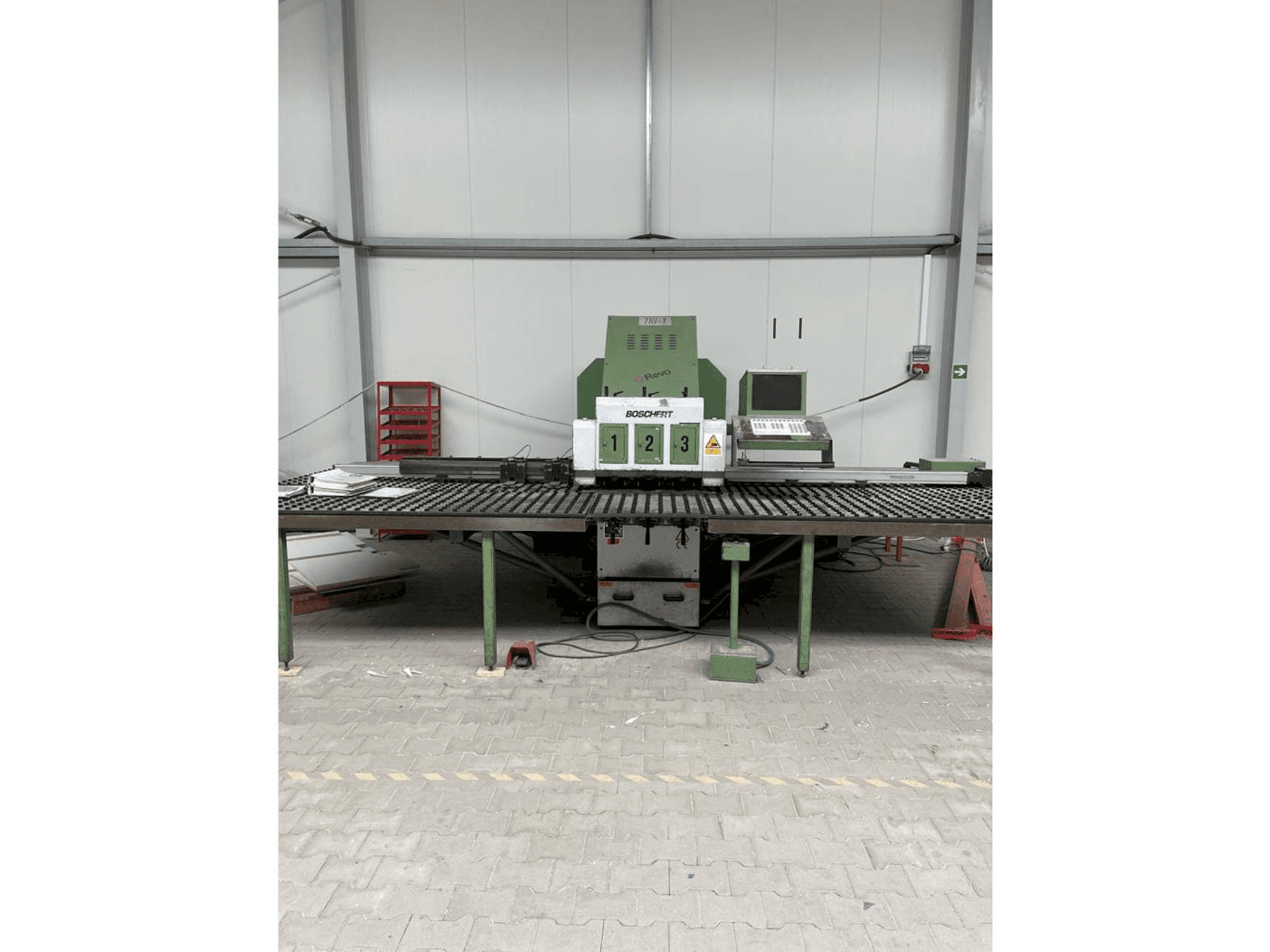 Masina BOSCHERT TRI 1250 CNC Z eestvaade