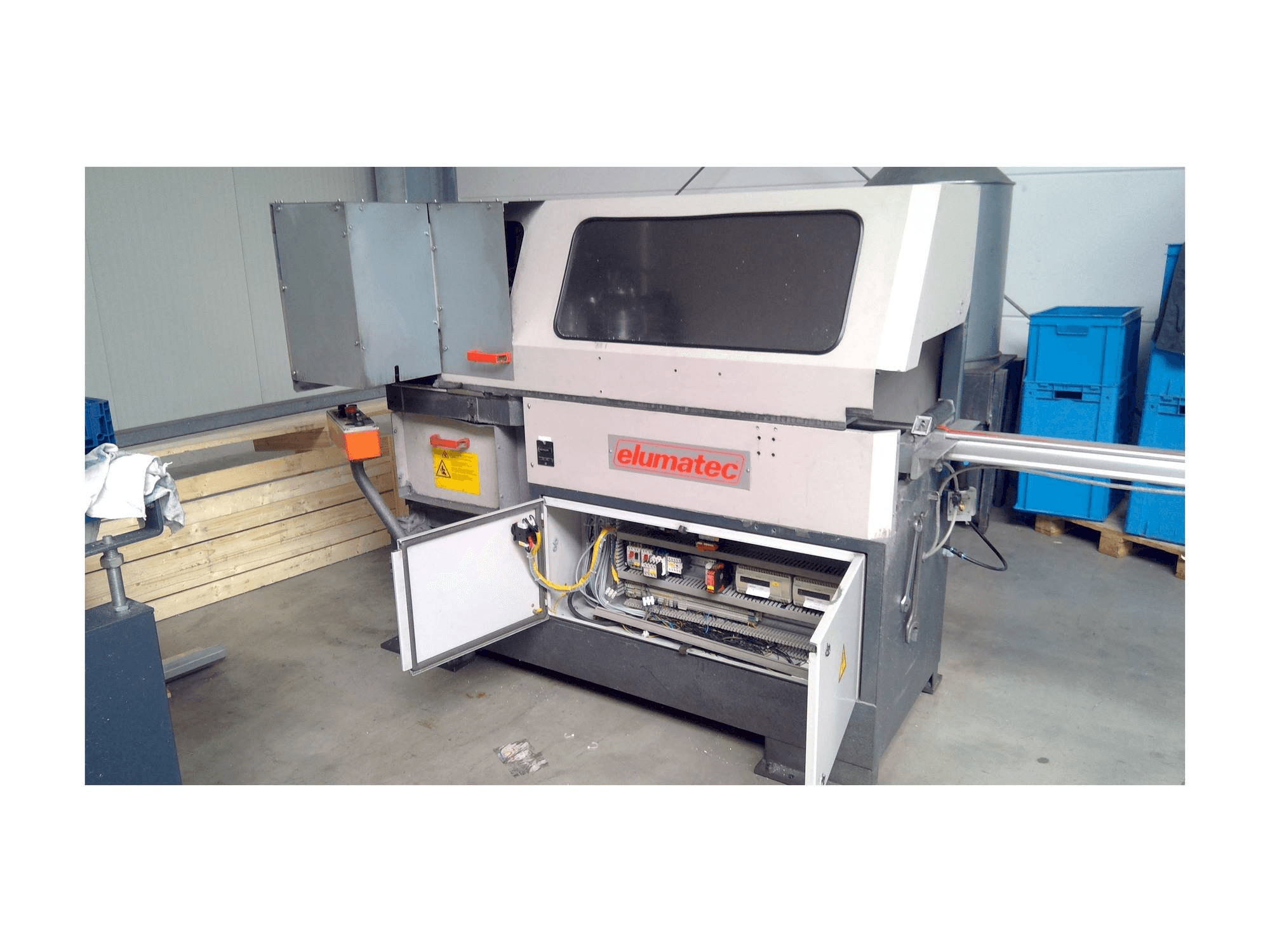 Masina Elumatec SA 142/38 eestvaade