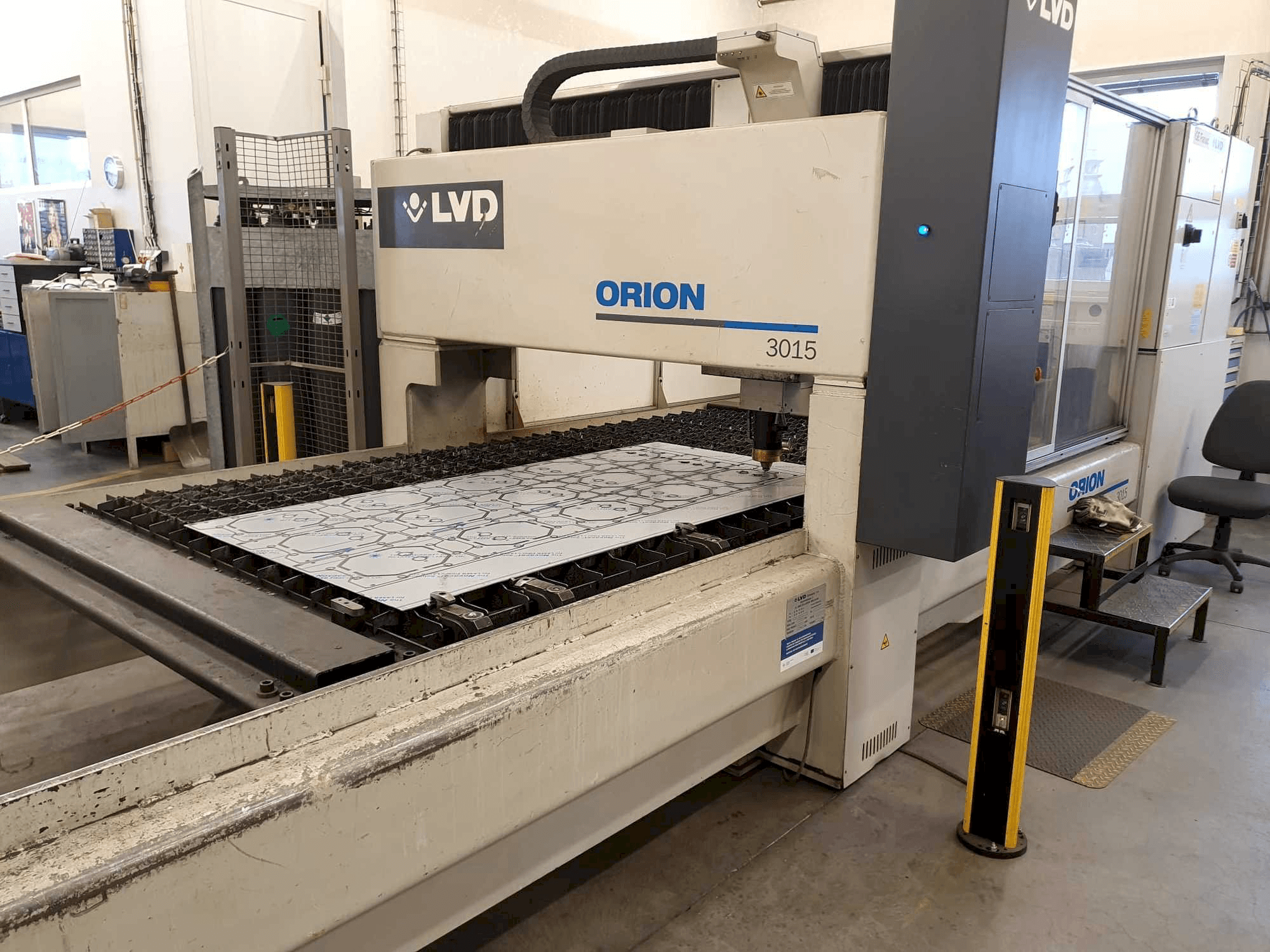 Masina LVD Orion 3015 vasaku külje vaade