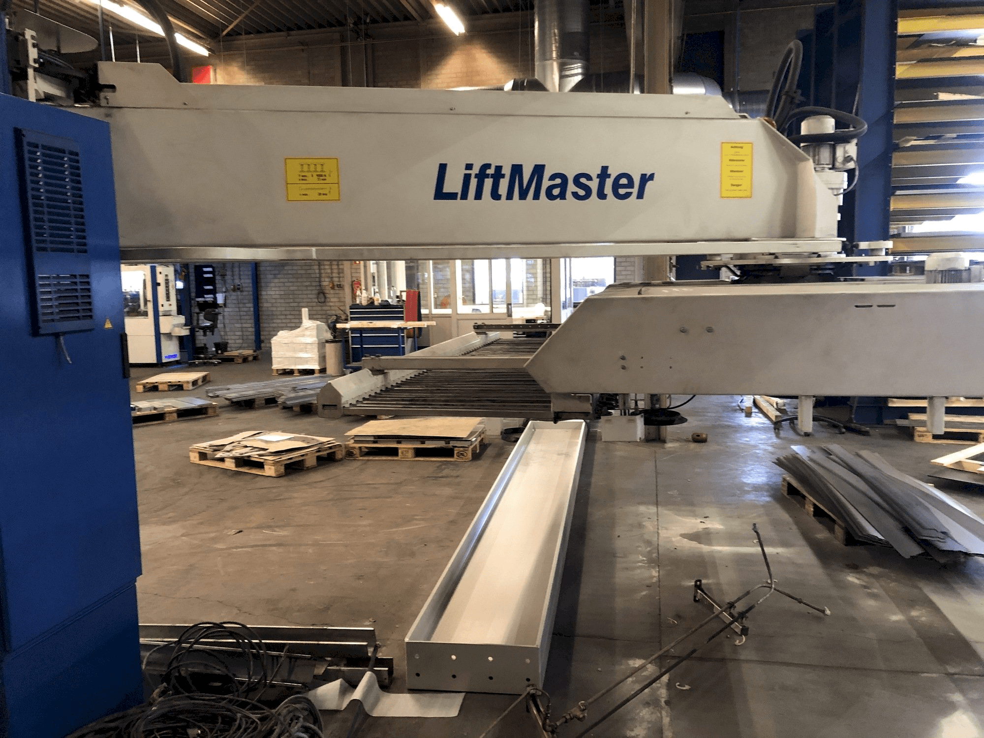 Masina Trumpf Liftmaster eestvaade