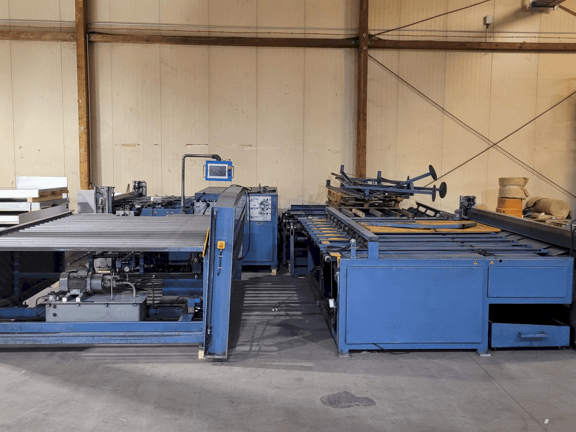Masina TWIN SEAM KA 2000-3000 eestvaade