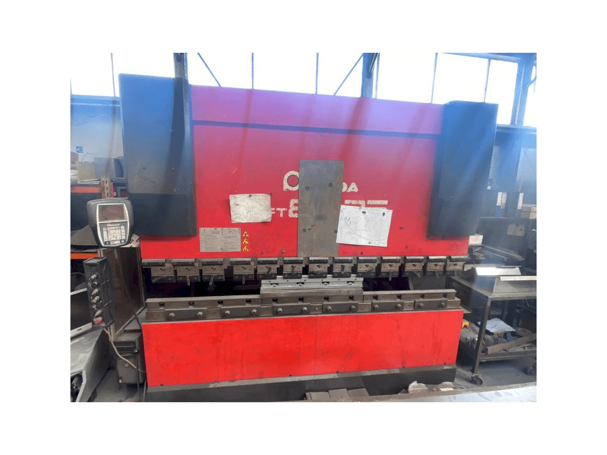 Masina AMADA HFT 80 25 eestvaade