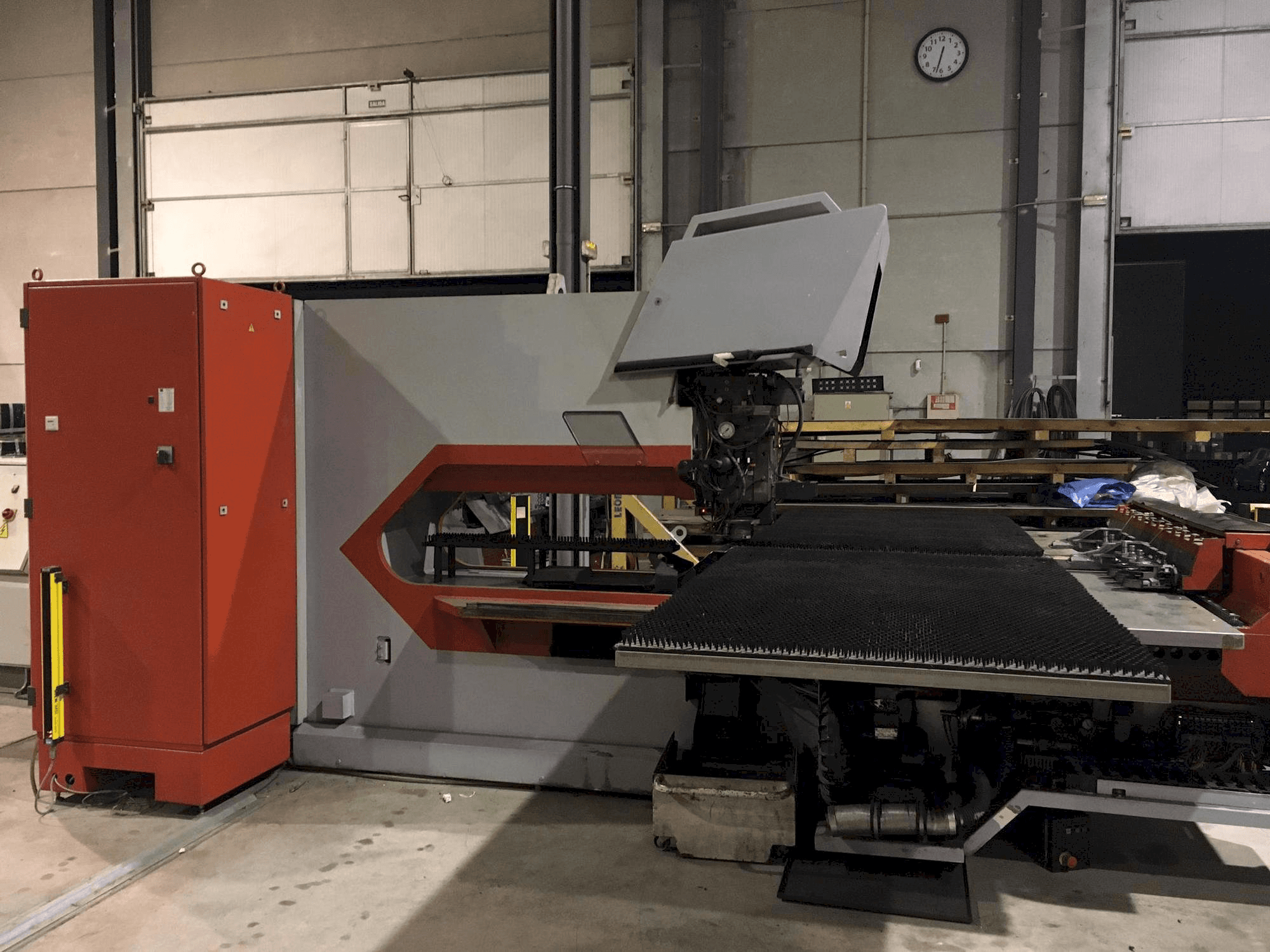 Masina Trumpf Trumatic 2000 R eestvaade