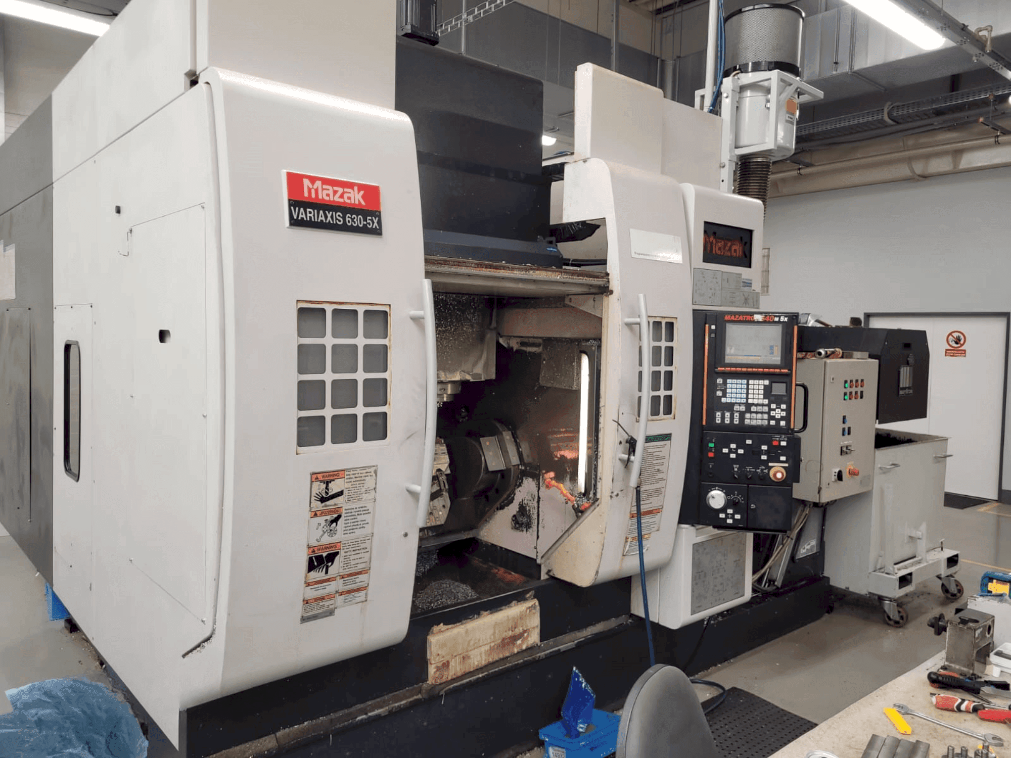 Masina Mazak Variaxis 630-5X eestvaade