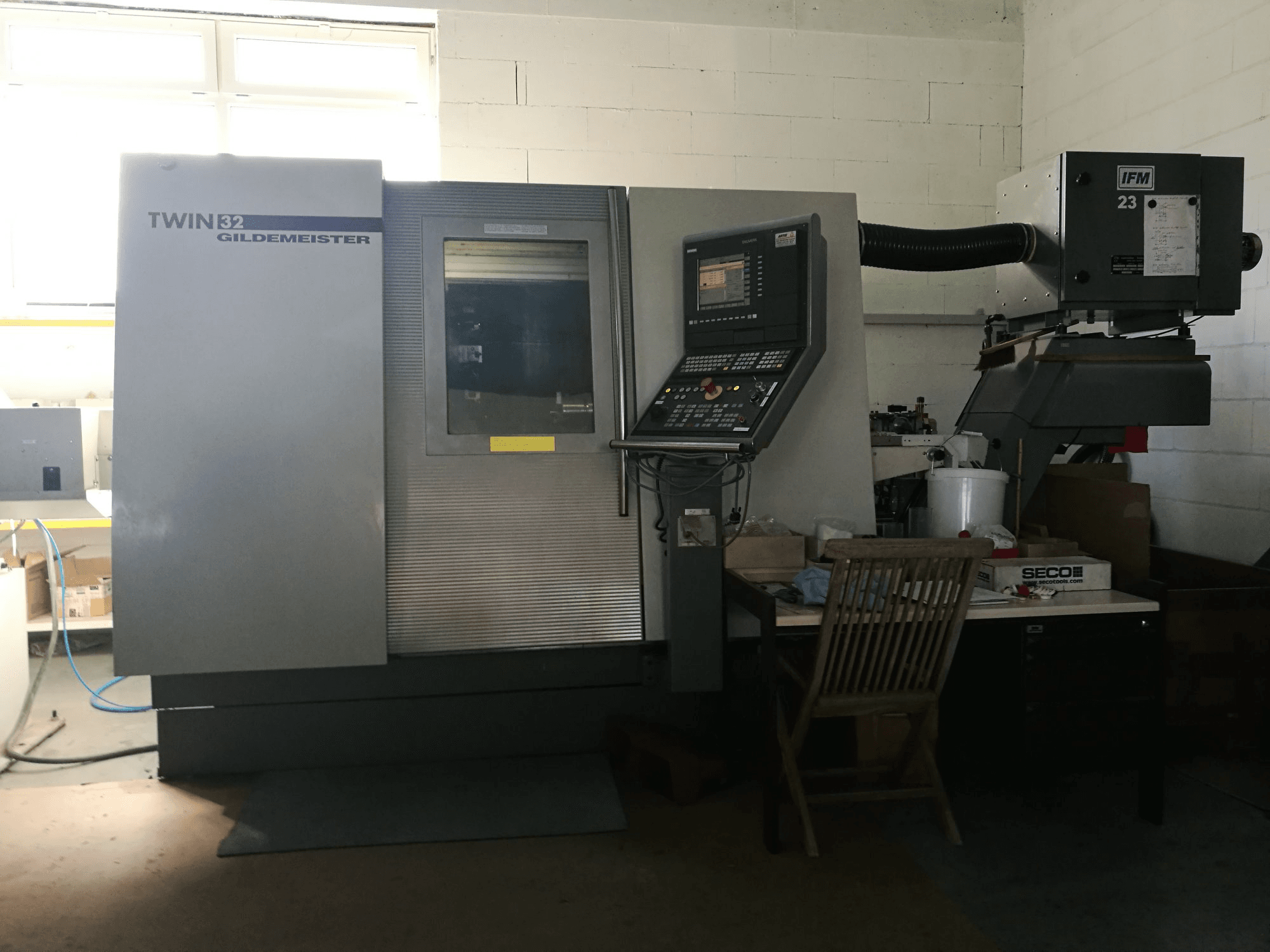 Masina Gildemeister TWIN 32 eestvaade