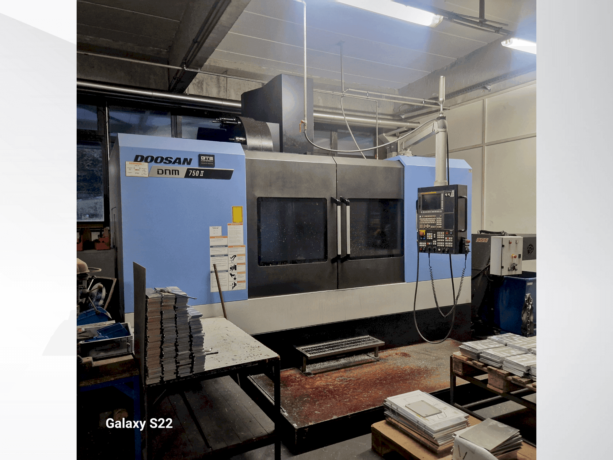 Masina DOOSAN DNM 750 II eestvaade
