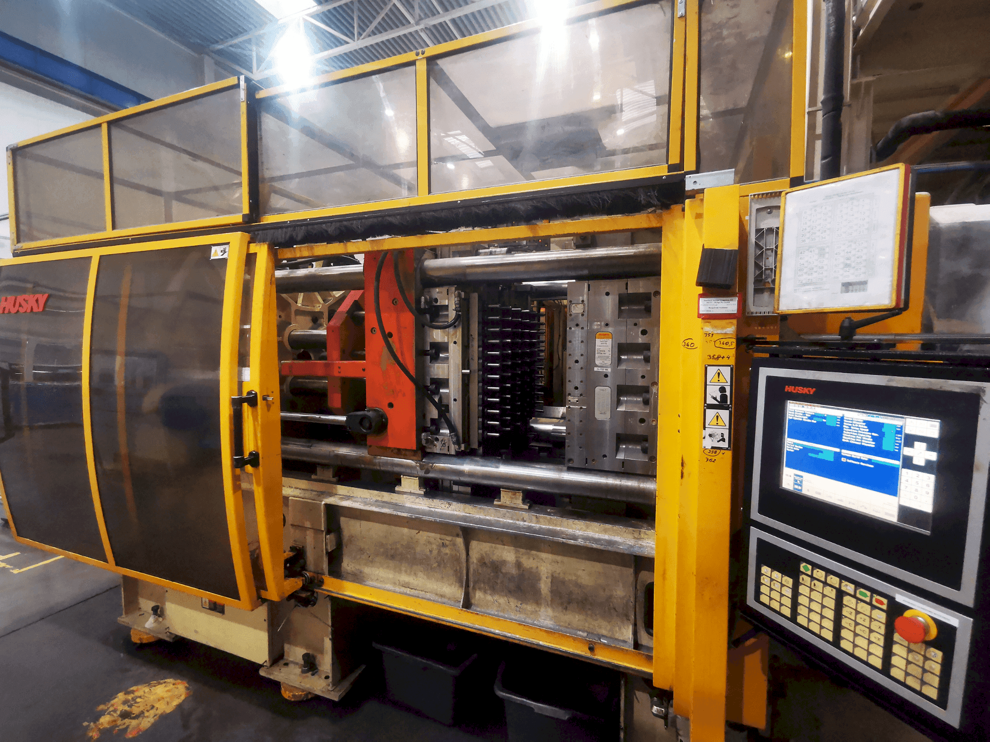 Masina Husky GL 300PET P100/110 E12O eestvaade