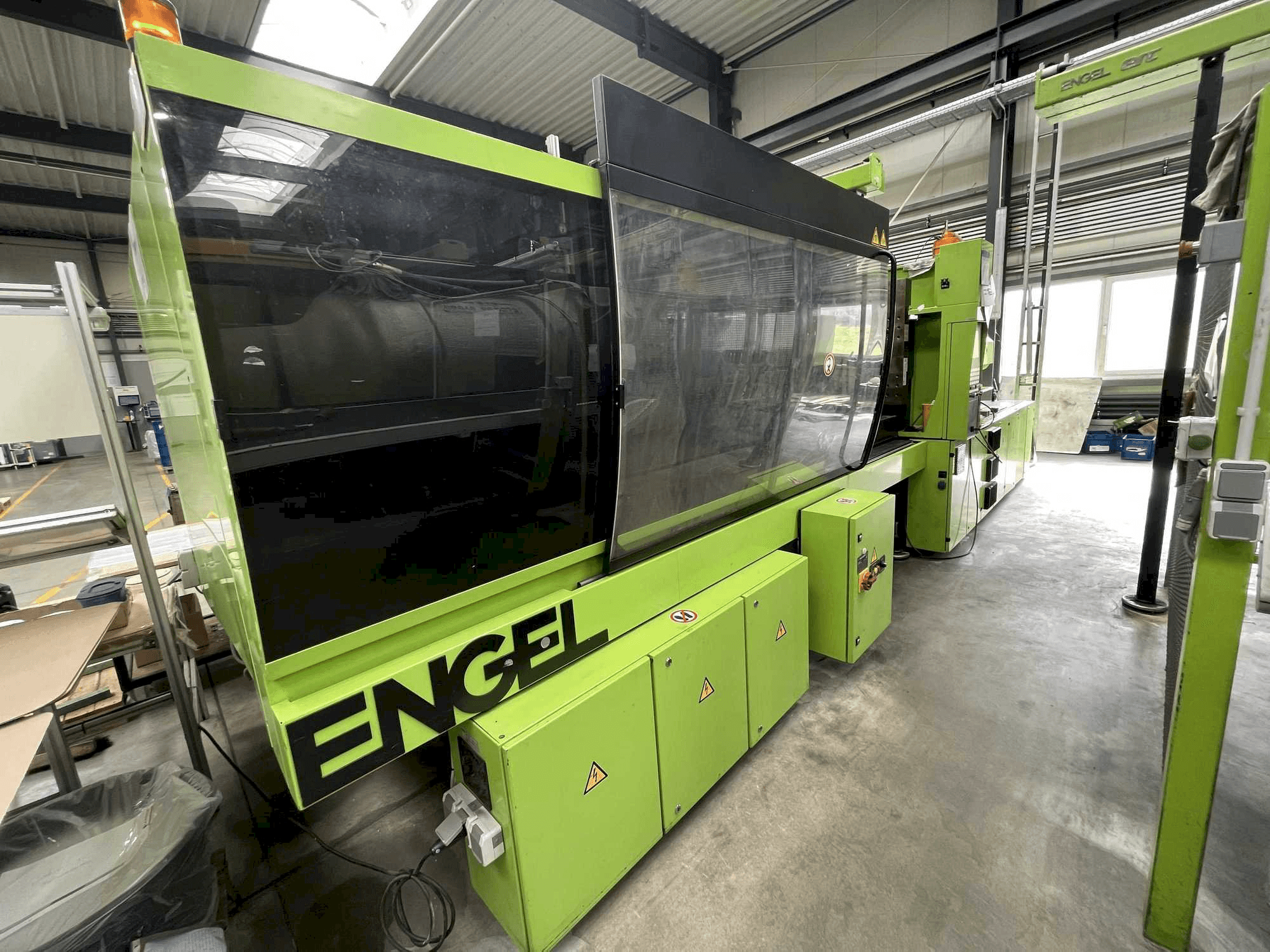 Masina Engel VIC 2550/400 TECH eestvaade