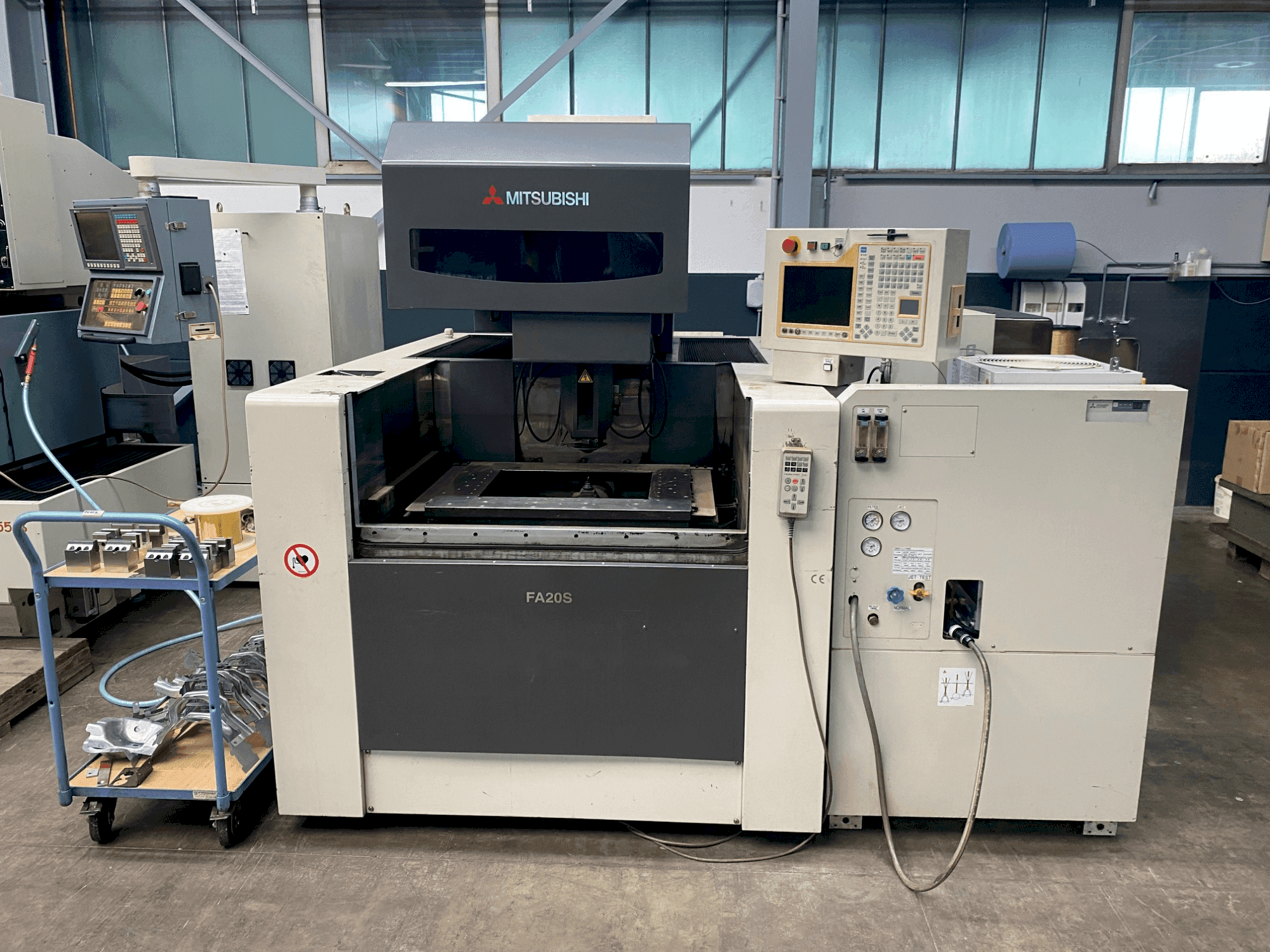 Masina Mitsubishi FA 20 SM eestvaade