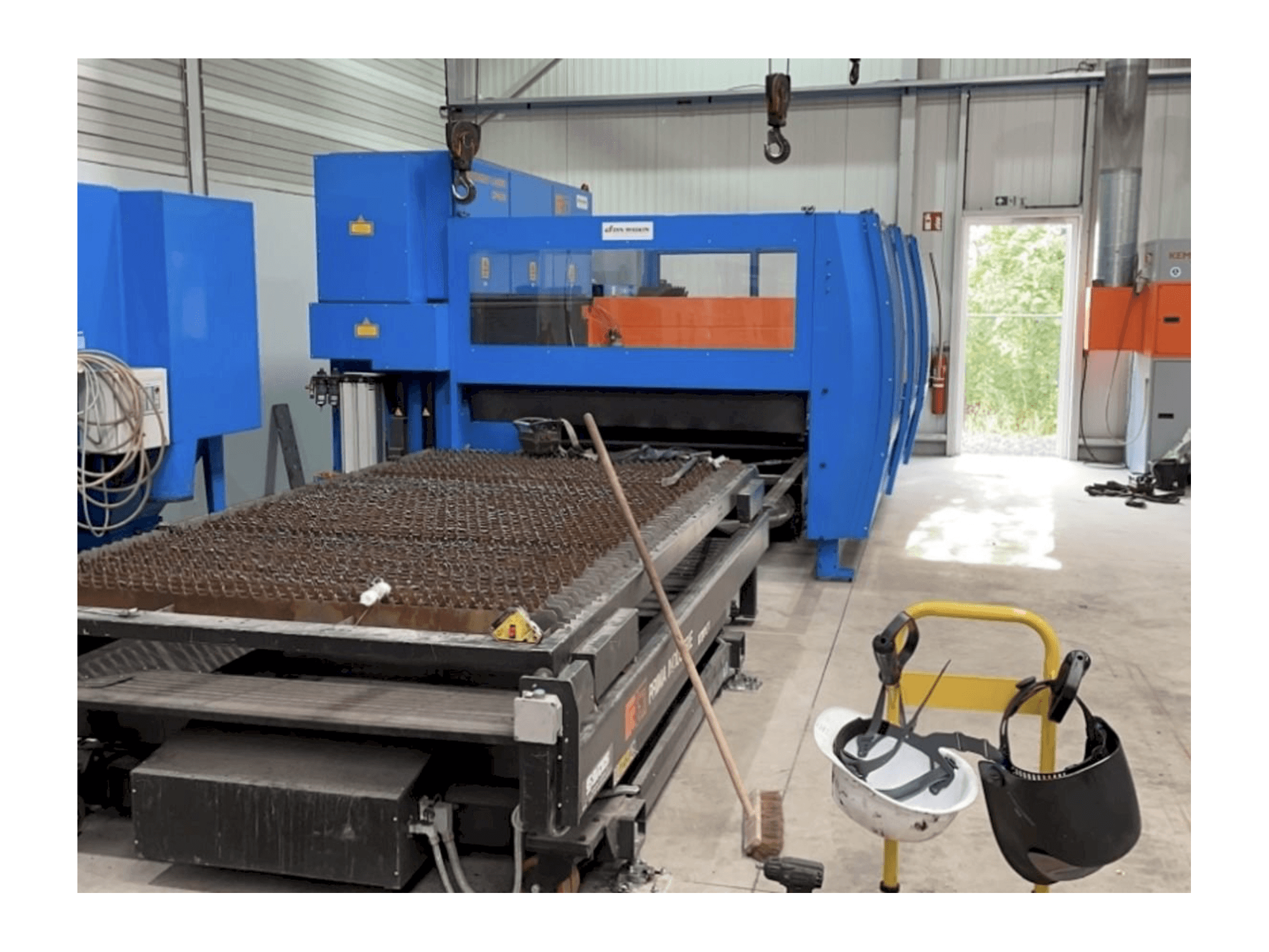 Masina Prima Industrie Platino 1530 eestvaade