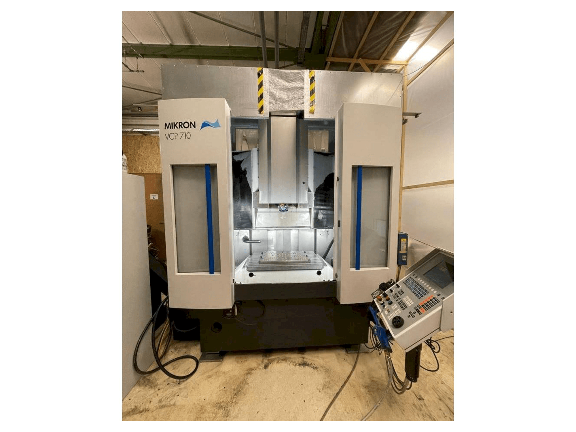 Masina MIKRON VCP 710 eestvaade