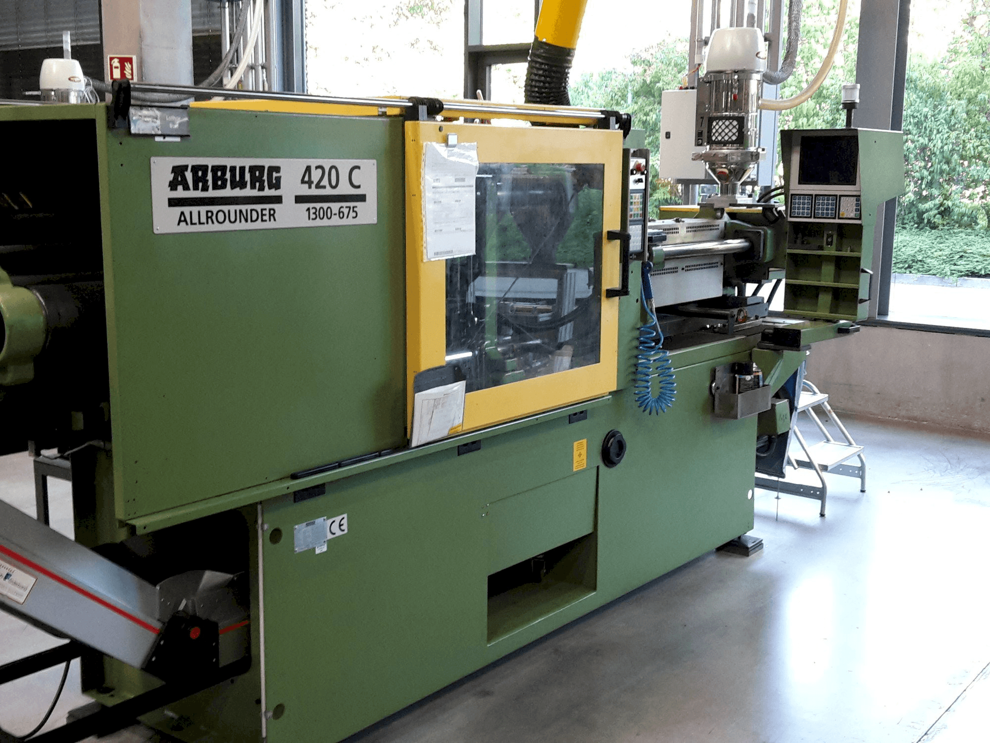 Masina Arburg Allrounder 420 C 1300 - 675 eestvaade